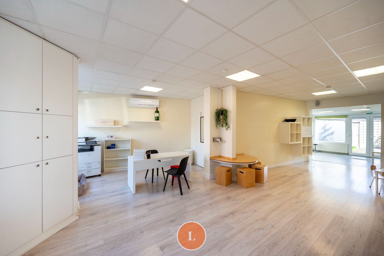 Te koop ruime halfopen woning met 4 slaapkamers en uitweg te Sint-Eloois-Winkel. foto 2