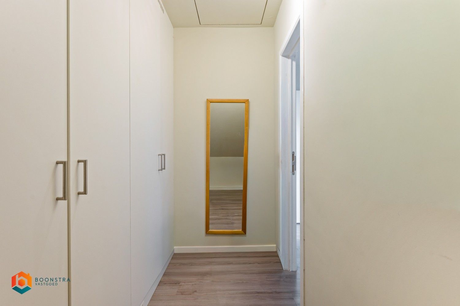 Instapklare woning met 2 slpkrs, tuin, garage en carport te Emblem foto 18