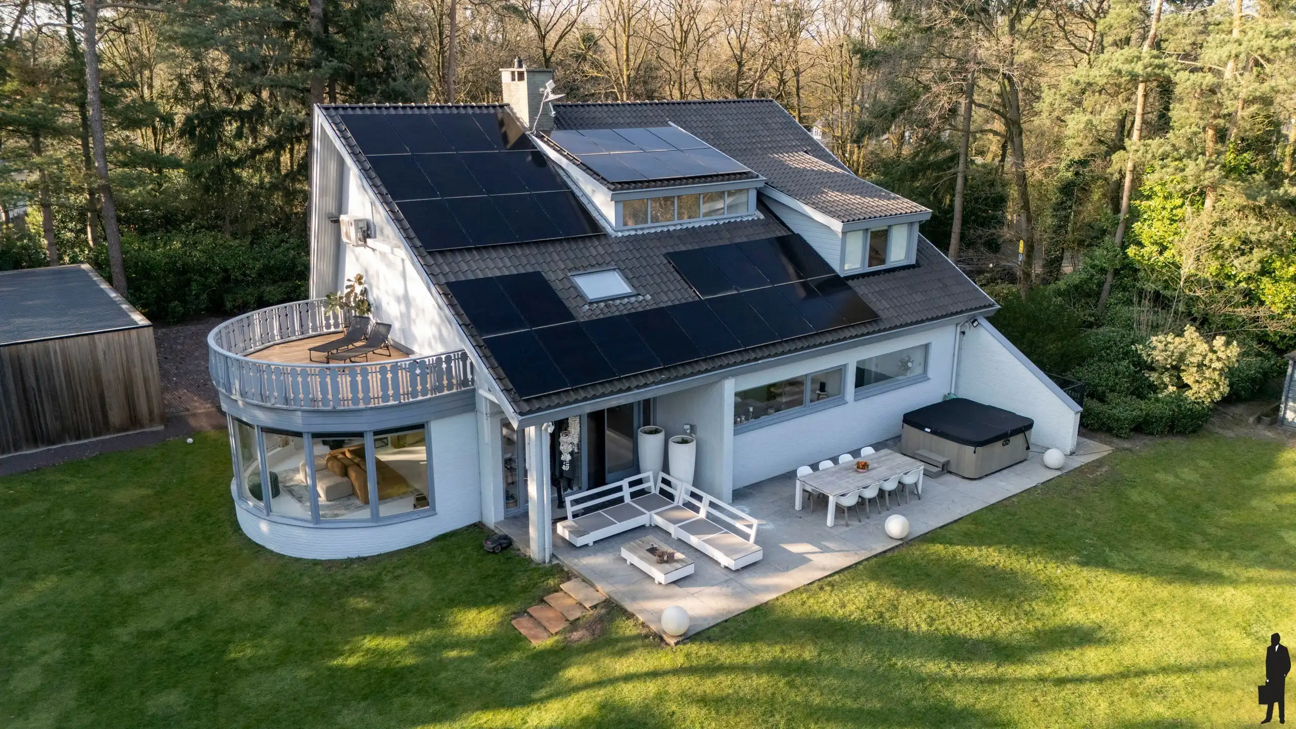 In de Meerse bergen treffen we op een ruim perceel van ca. 2.735m² deze knappe, lichtrijke villa foto 2