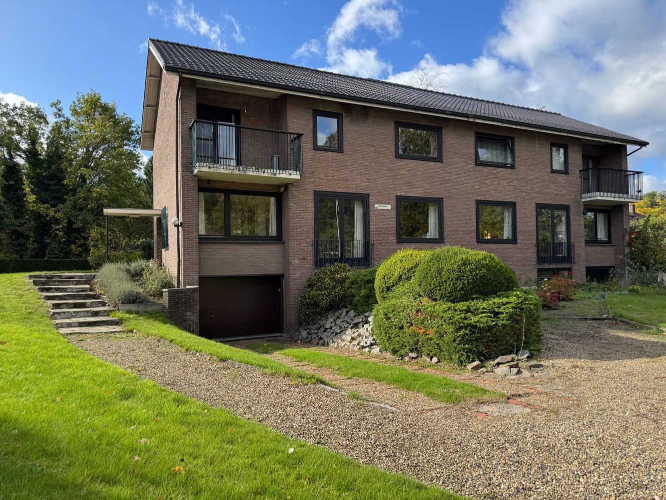 Hoofdfoto van de publicatie: Karaktervolle woning met 4 slpks