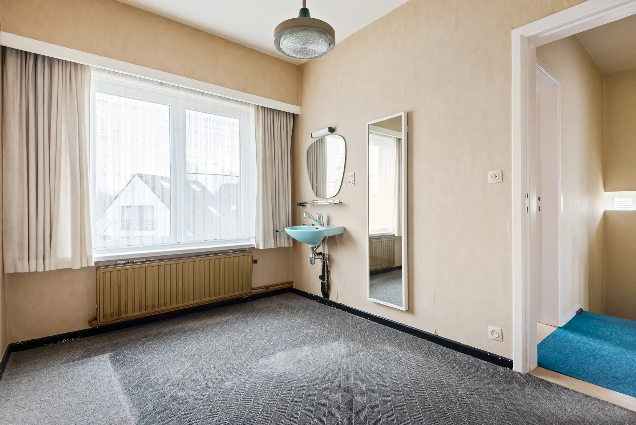 Halfopen woning met dubbele garage op mooie locatie foto 17