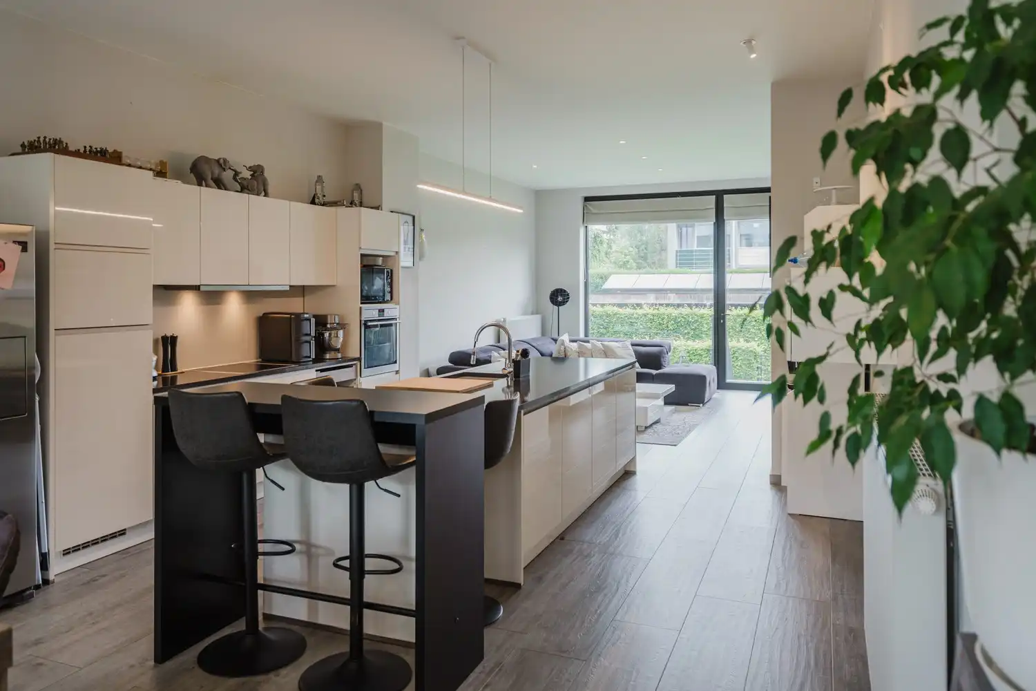 LOFT MET PRIVATE TUIN EN GEMEENSCHAPPELIJK ZWEMBAD foto {{pictureIndex}}