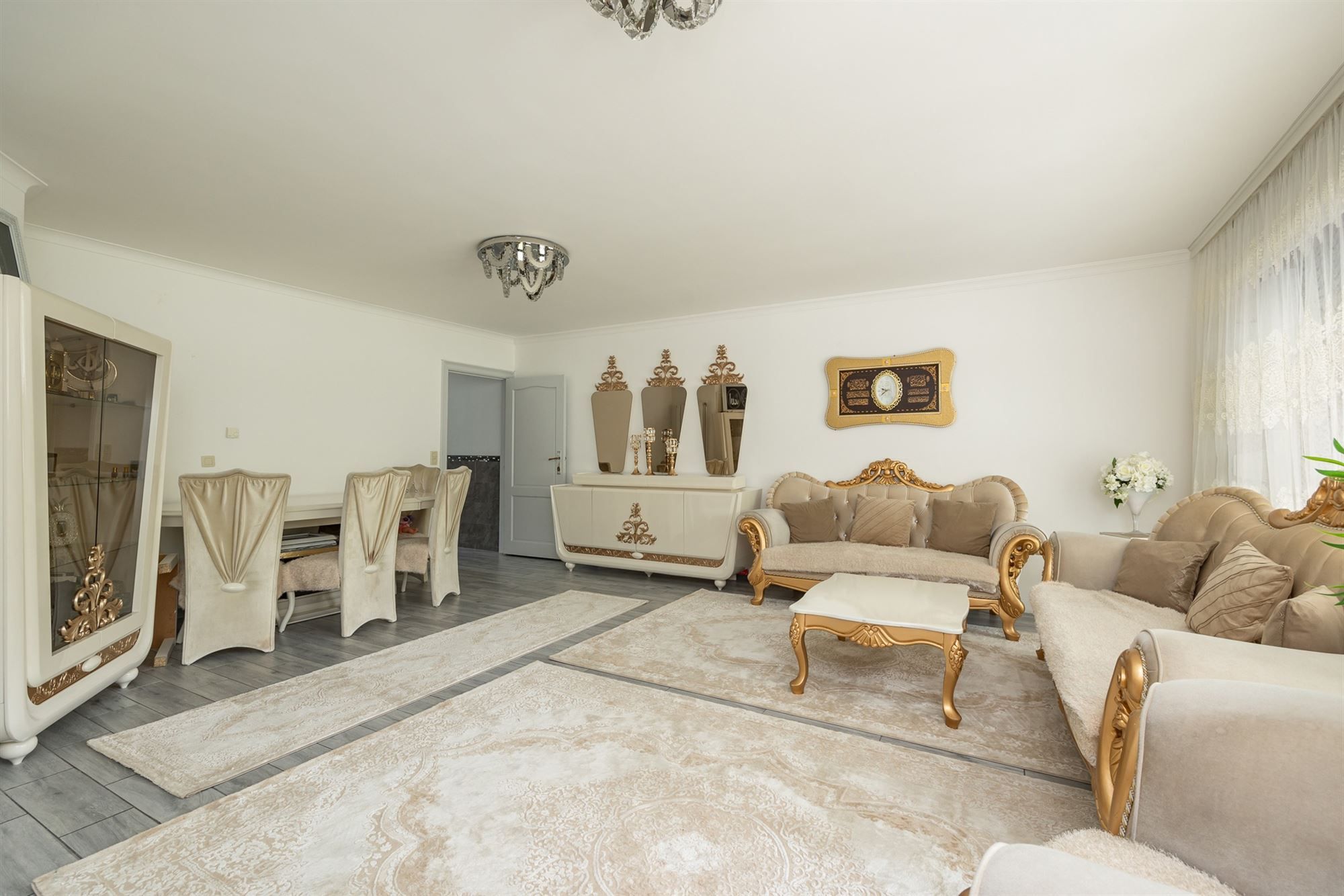 Instapklare woning met 6 slaapkamers en ruim aangelegde tuin foto 4