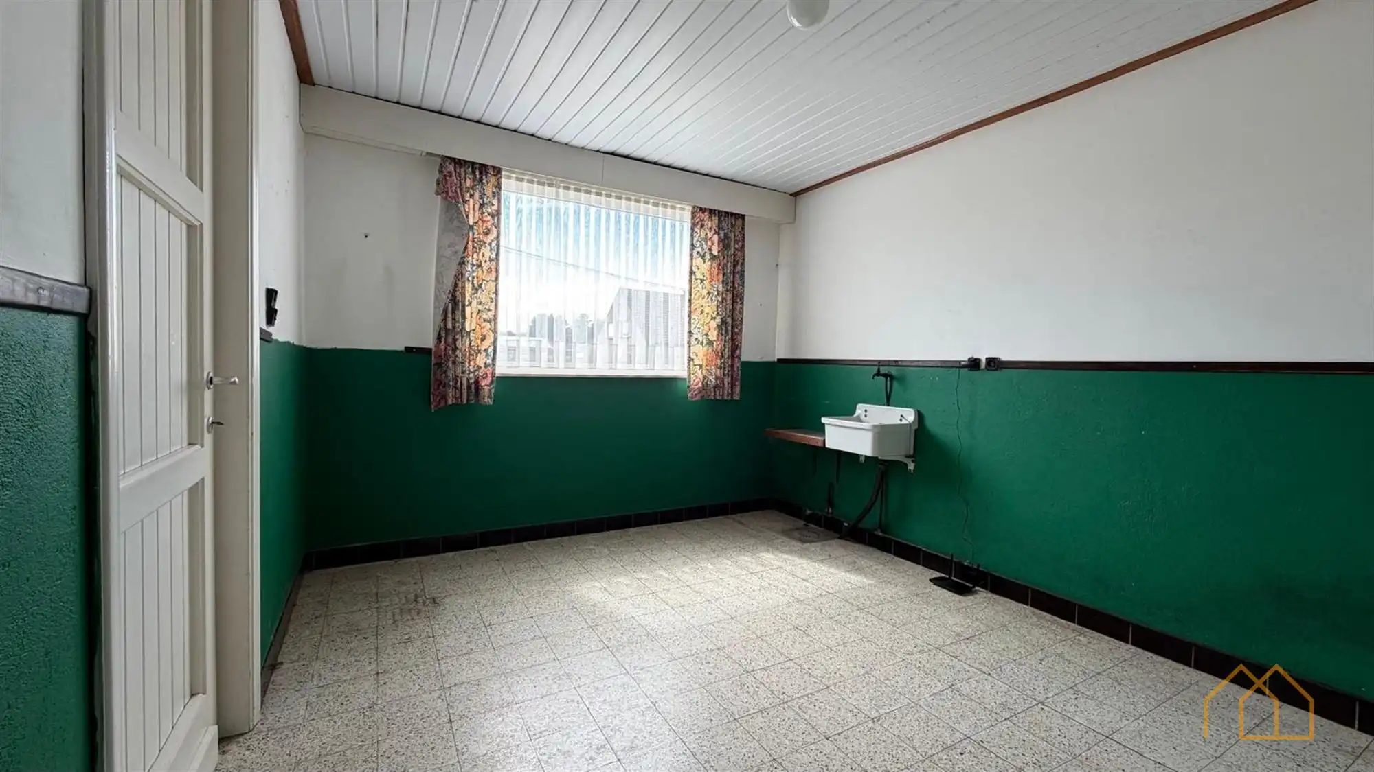 Vrijstaande woning met 3 slk en tuin foto 12