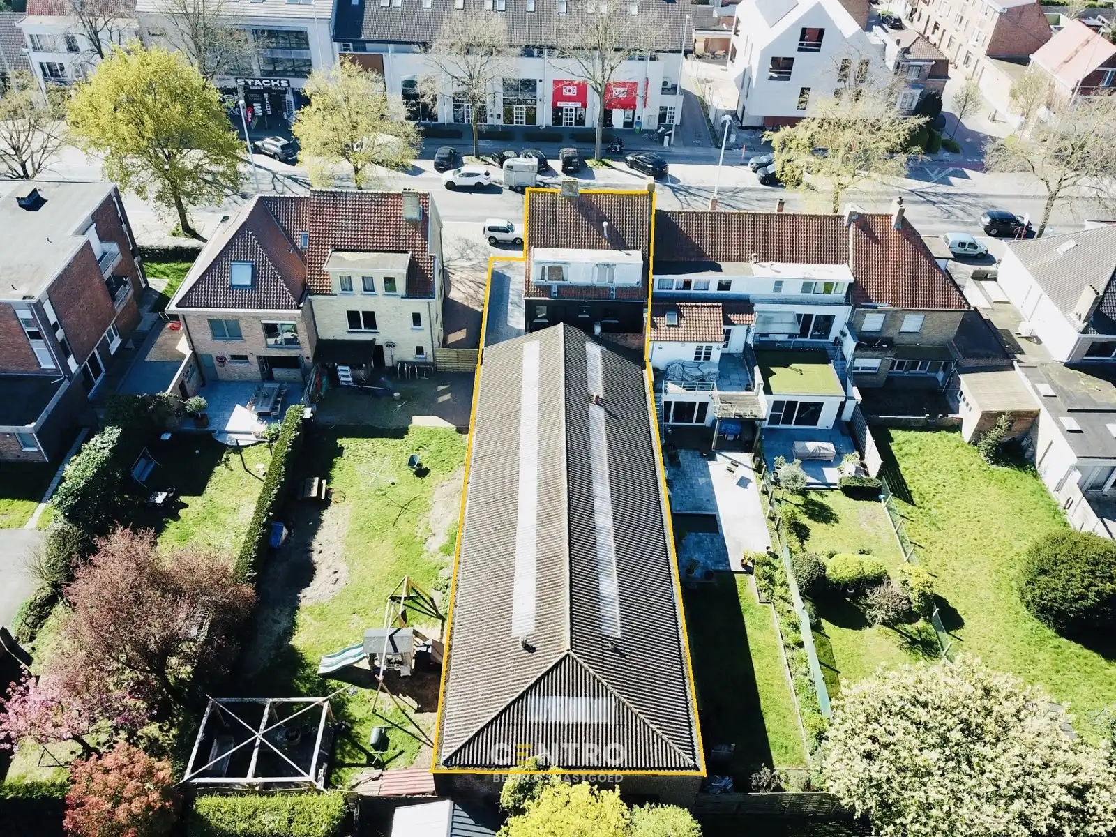 Instapklaar HANDELSPAND te koop met MAGAZIJN (stockage of parkeerplaatsen) en ruim APPARTEMENT (3 slpkms) langs dé Maalse Steenweg te Brugge (Sint-Kruis) foto 2