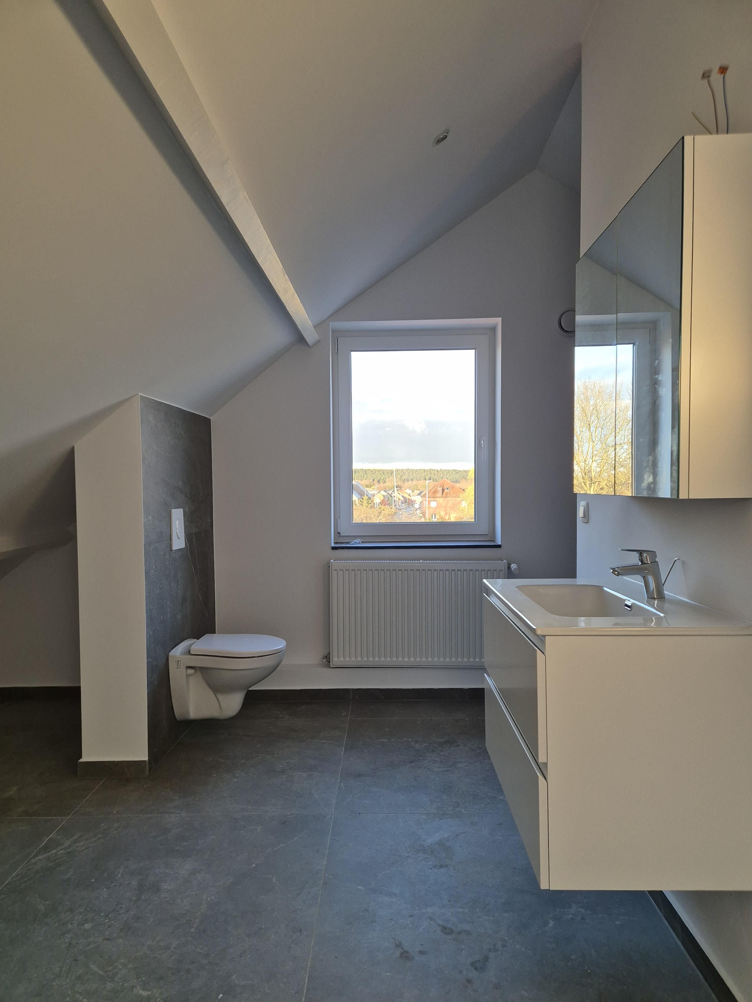 Leuke gerenoveerde woning met 4 slaapkamers en tuin foto 20