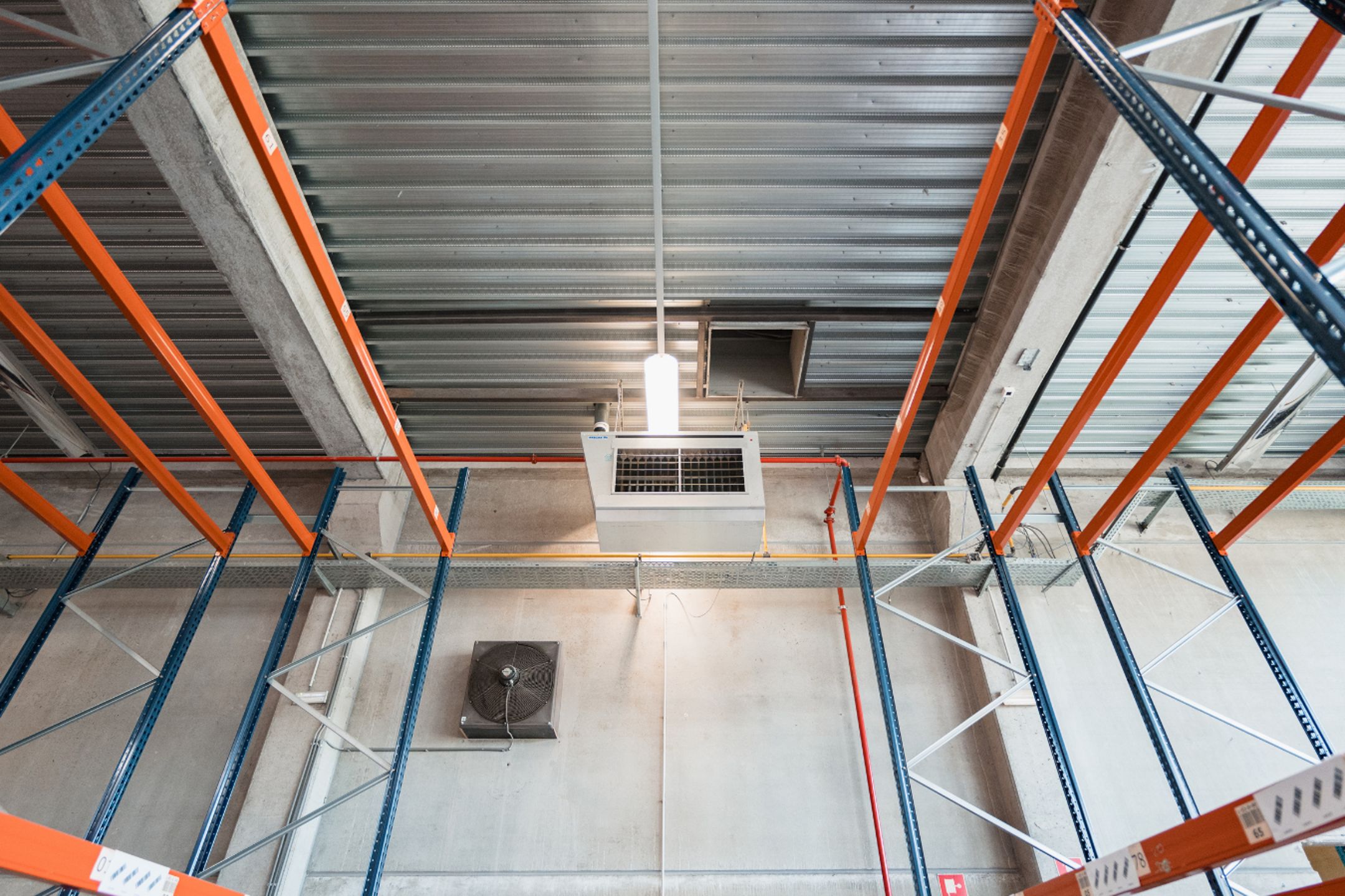 Modern bedrijfsgebouw langs E17 in Zwijndrecht foto 37