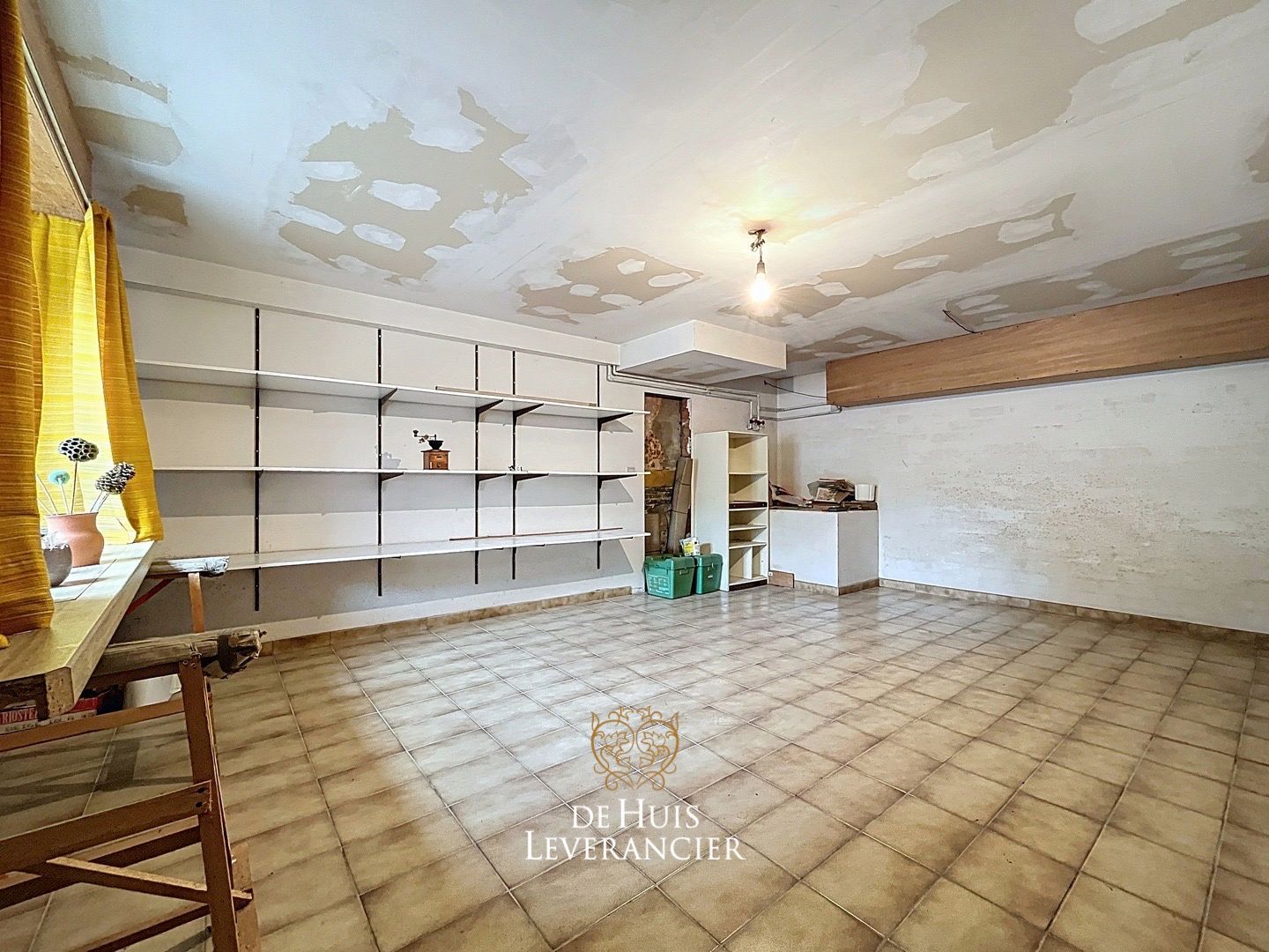 Zeldzame renovatiekans te koop in hartje Noeveren ! Unieke woning met ruimte, groen en grote garage foto 25