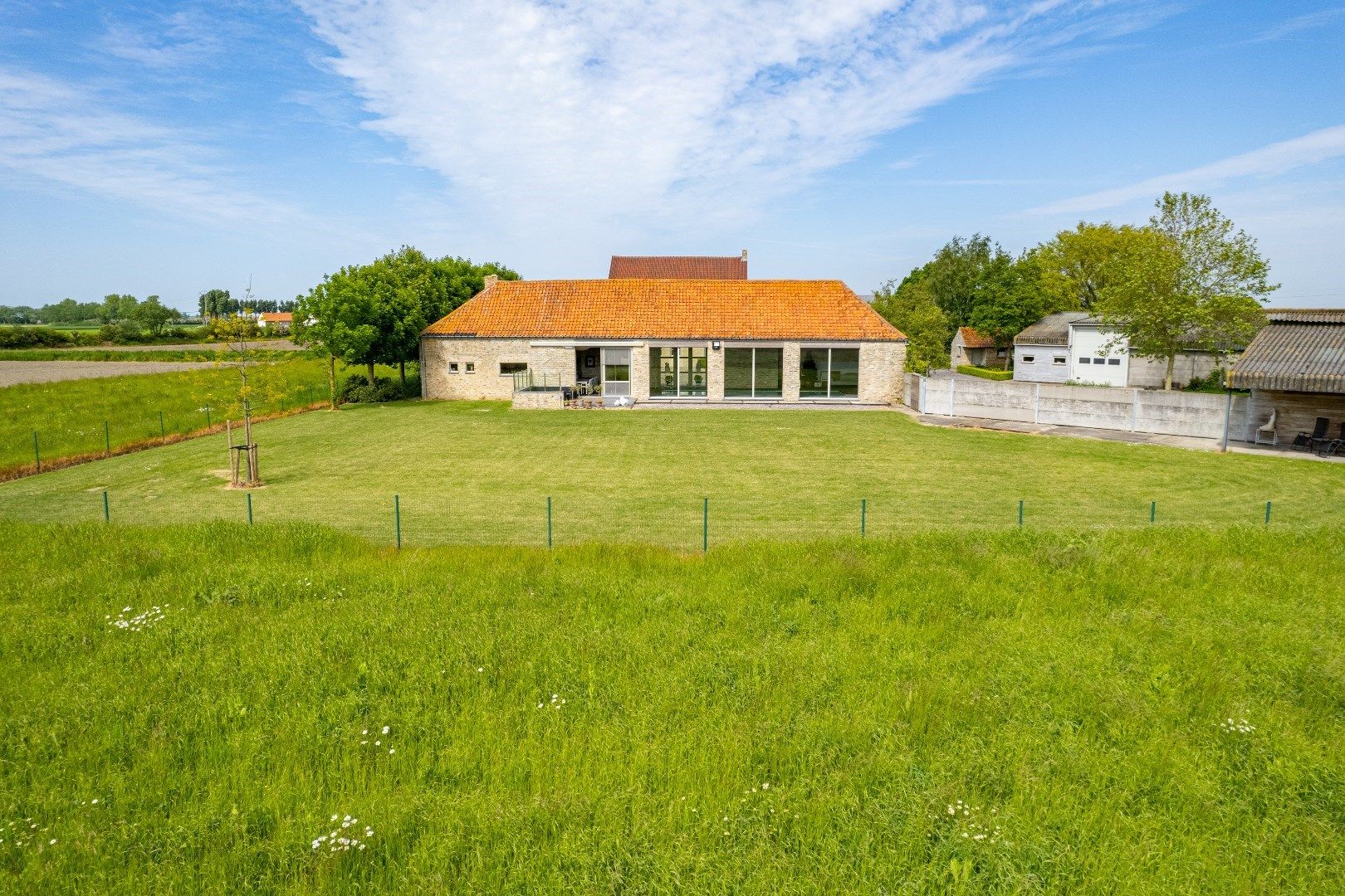 Unieke vierkantshoeve met binnenzwembad foto 19