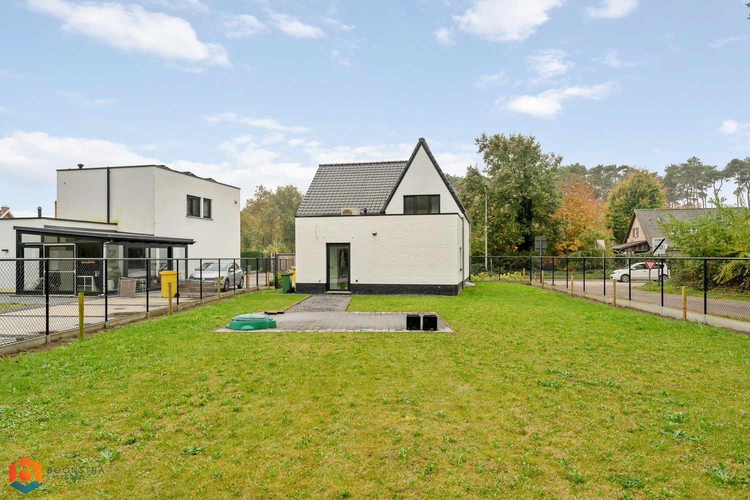 Gerenoveerde woning met 3 slpkrs op 683m foto 2