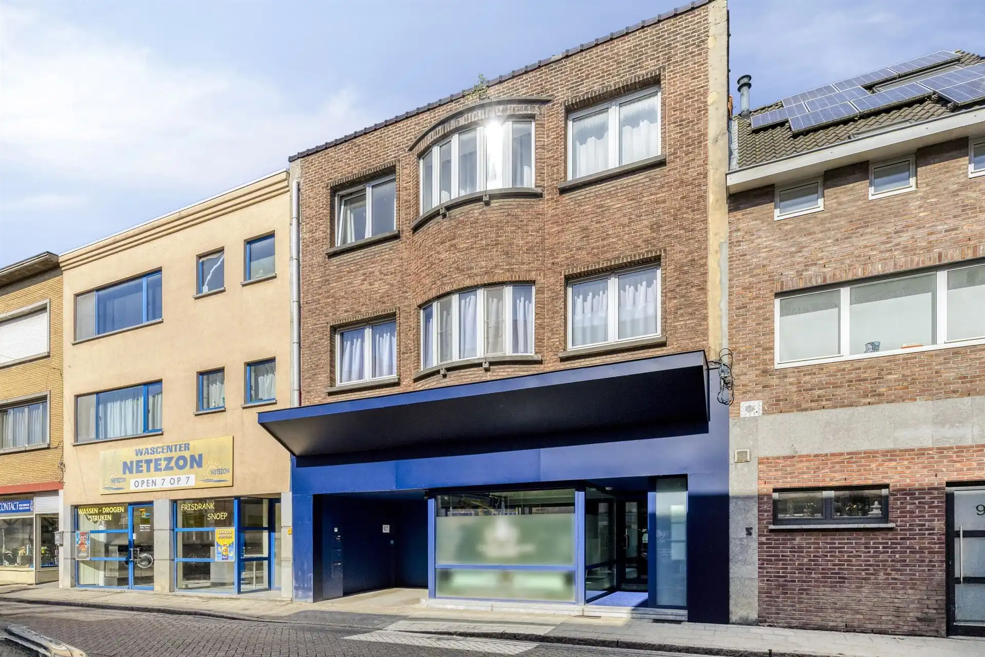 Ruime woning met handelsruimte(57m²)en opslagruimte(462m²). foto 2