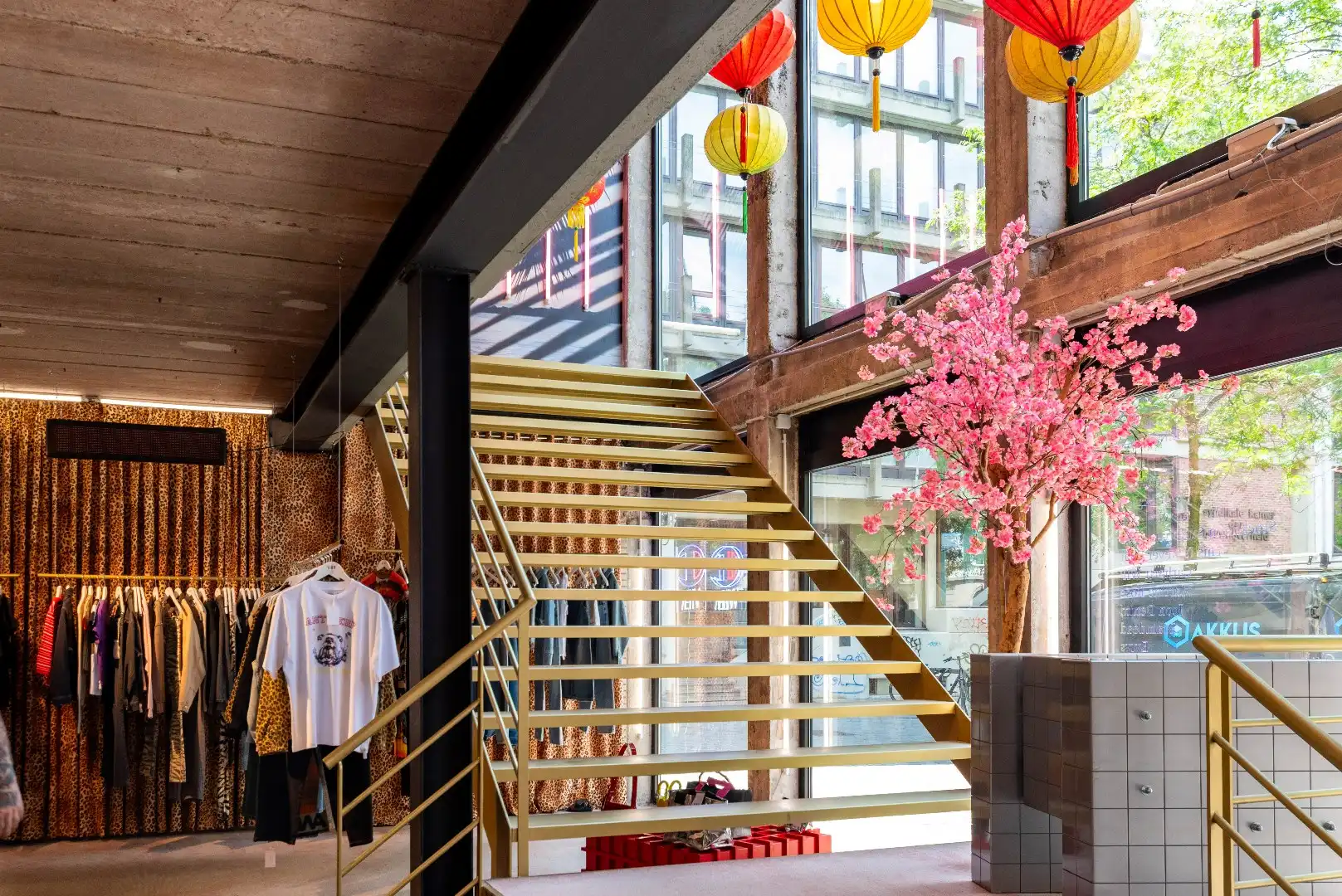 Veelzijdig handelspand in trendy winkelbuurt  foto 5