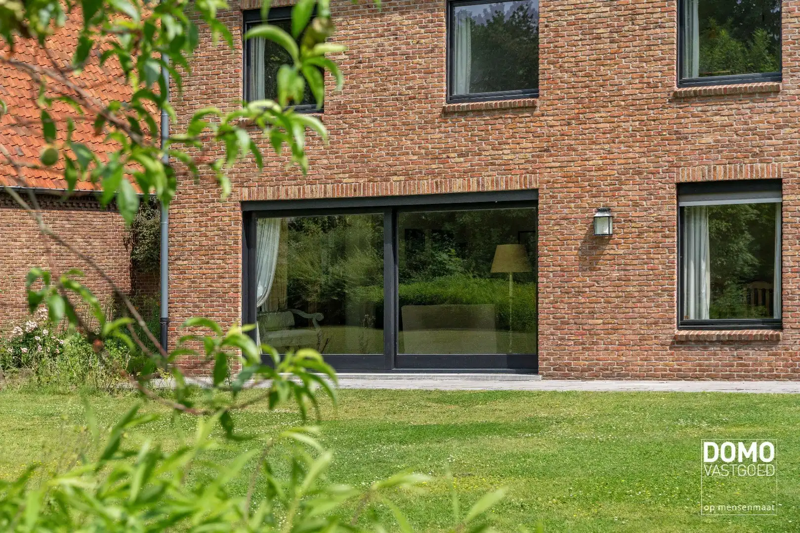 Exclusieve statige open bebouwing met zuid gerichte tuin in het centrum van Kermt (Hasselt) foto 4