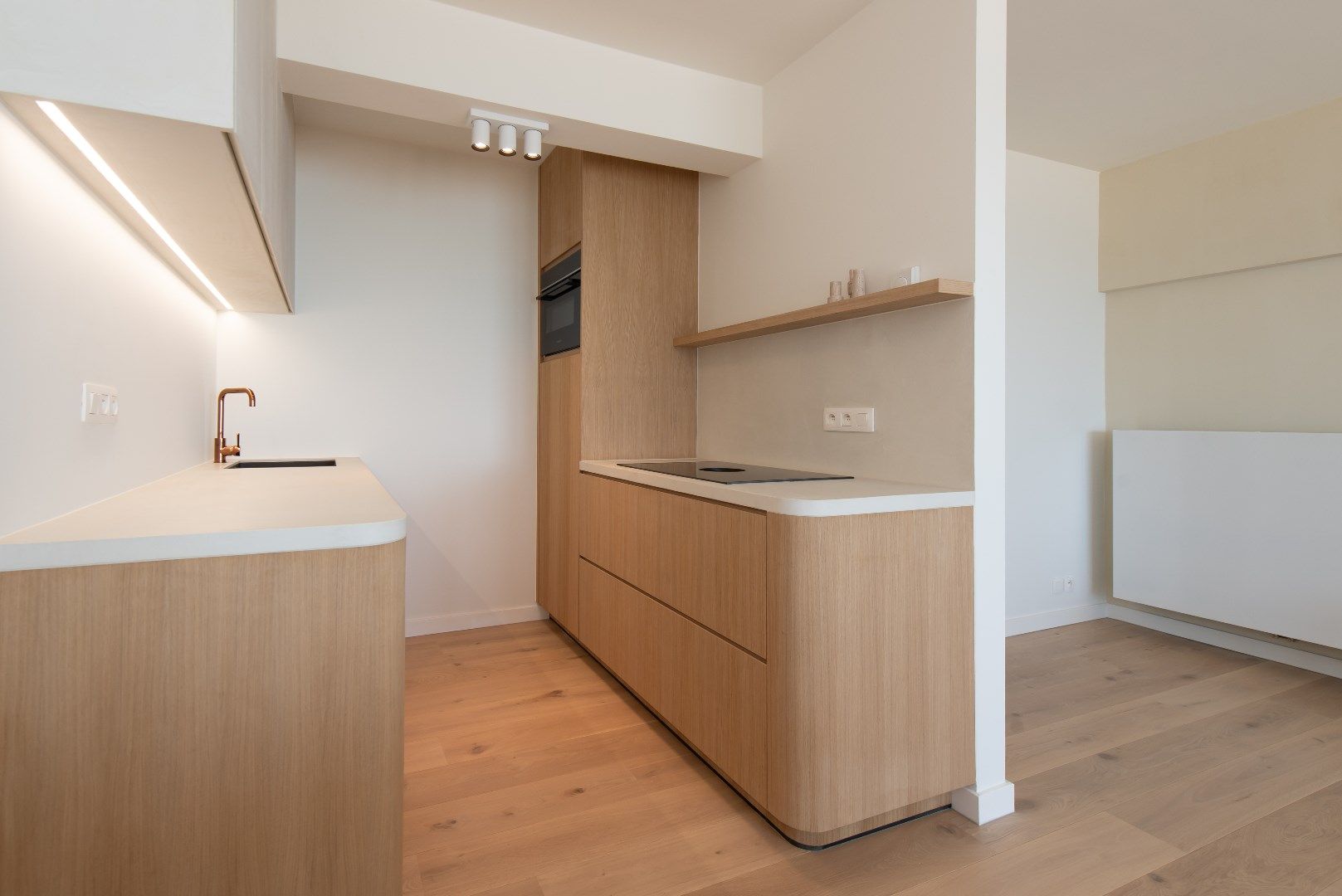Uniek gerenoveerd doorloopappartement met frontaal zeezicht in residentie Pearl Beach te Middelkerke foto 8