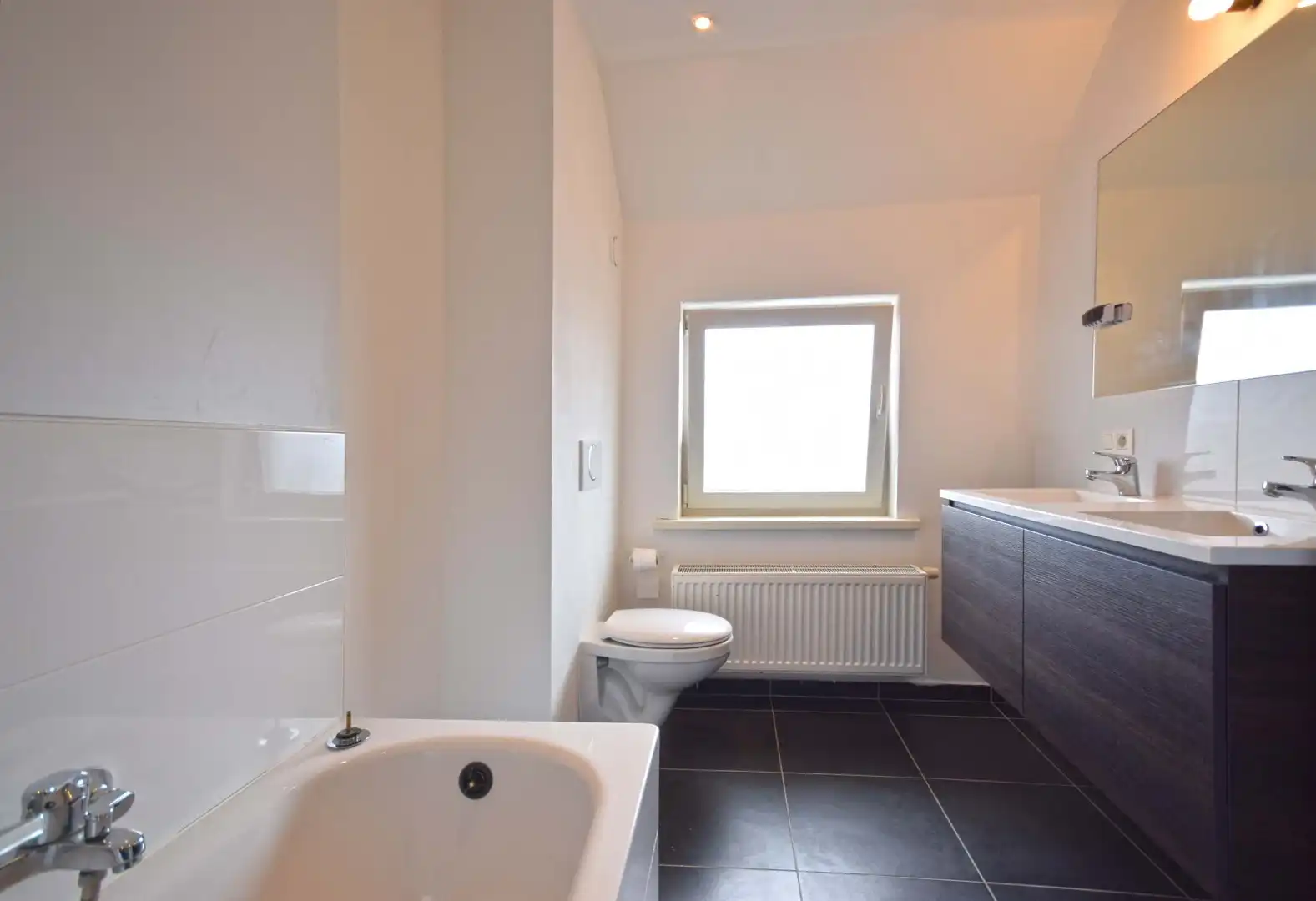 GEZELLIGE VOLLEDIG GERENOVEERDE STADSWONING foto 14