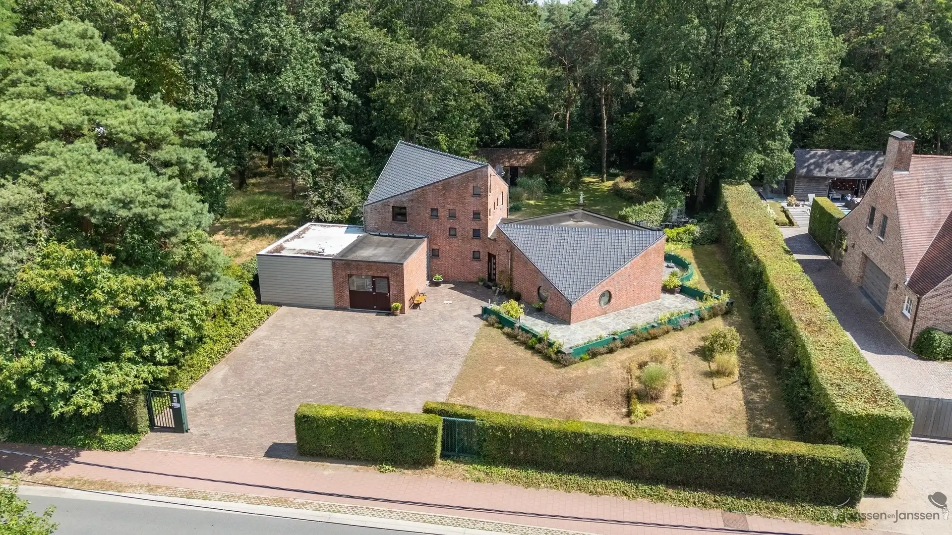 Architecturale woning met 4 slaapkamers op een royaal perceel van 2.012 m² foto 28