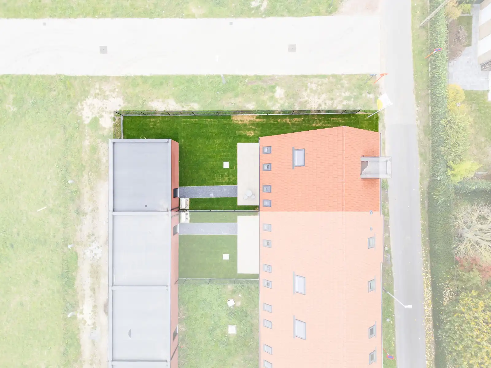 Halfopen nieuwbouwwoning foto 14