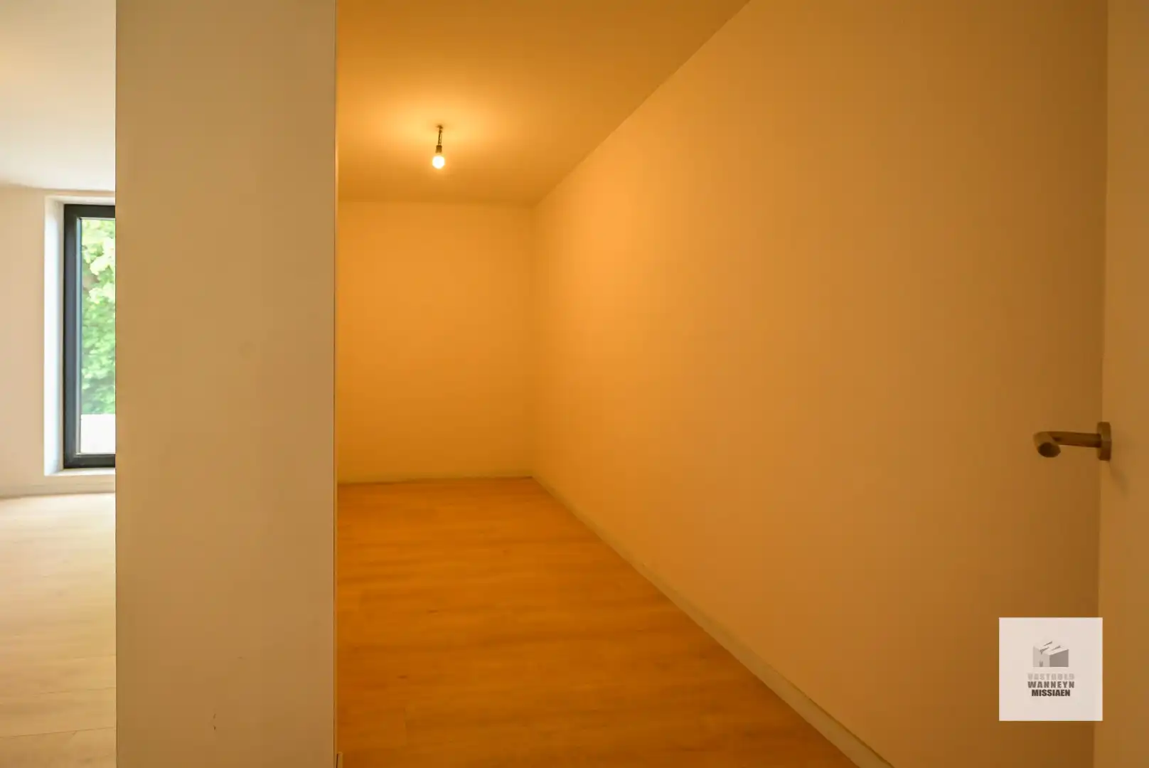 Moderne energiezuinige halfopen woning met 3 slaapkamers, tuin en carport foto 11