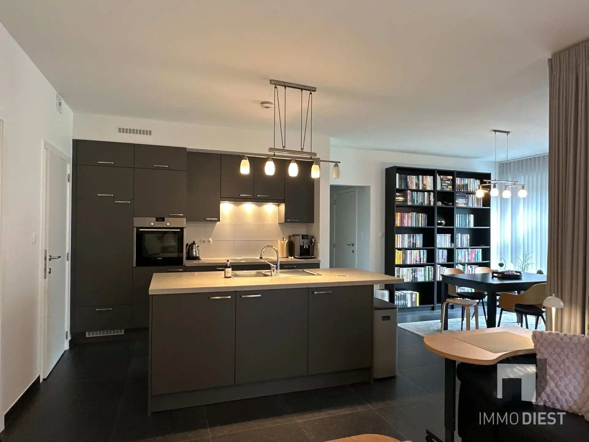 Instapklaar appartement met 2 slpks, terras, parking en kelder foto 6