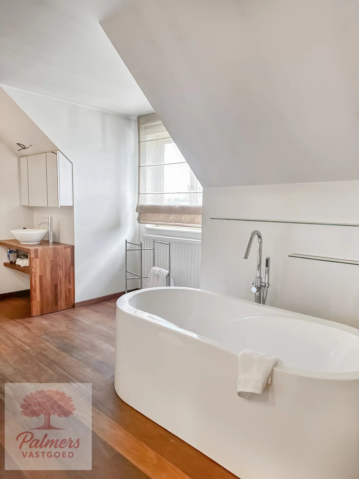 Veelzijdige villa eventueel voor vrij beroep. foto 21
