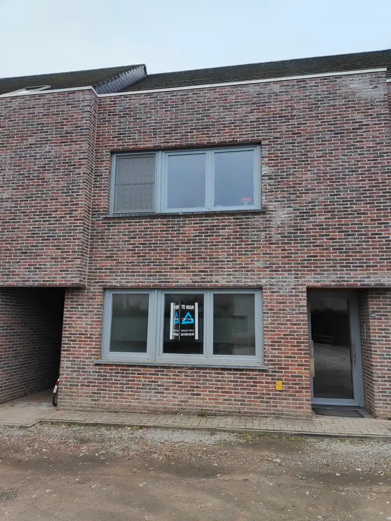 Gelijkvloers app. met 1 slaapkamer en autostaanplaats! foto {{pictureIndex}}