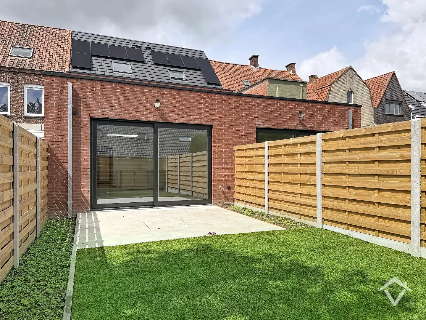 Centraal gelegen nieuwbouwwoning met 3 slaapkamers, tuin en overdekte autostaanplaats foto 13
