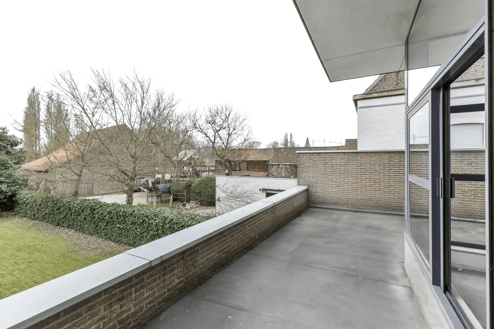 Half open woning / praktijk met leuke tuin te Bissegem foto 13