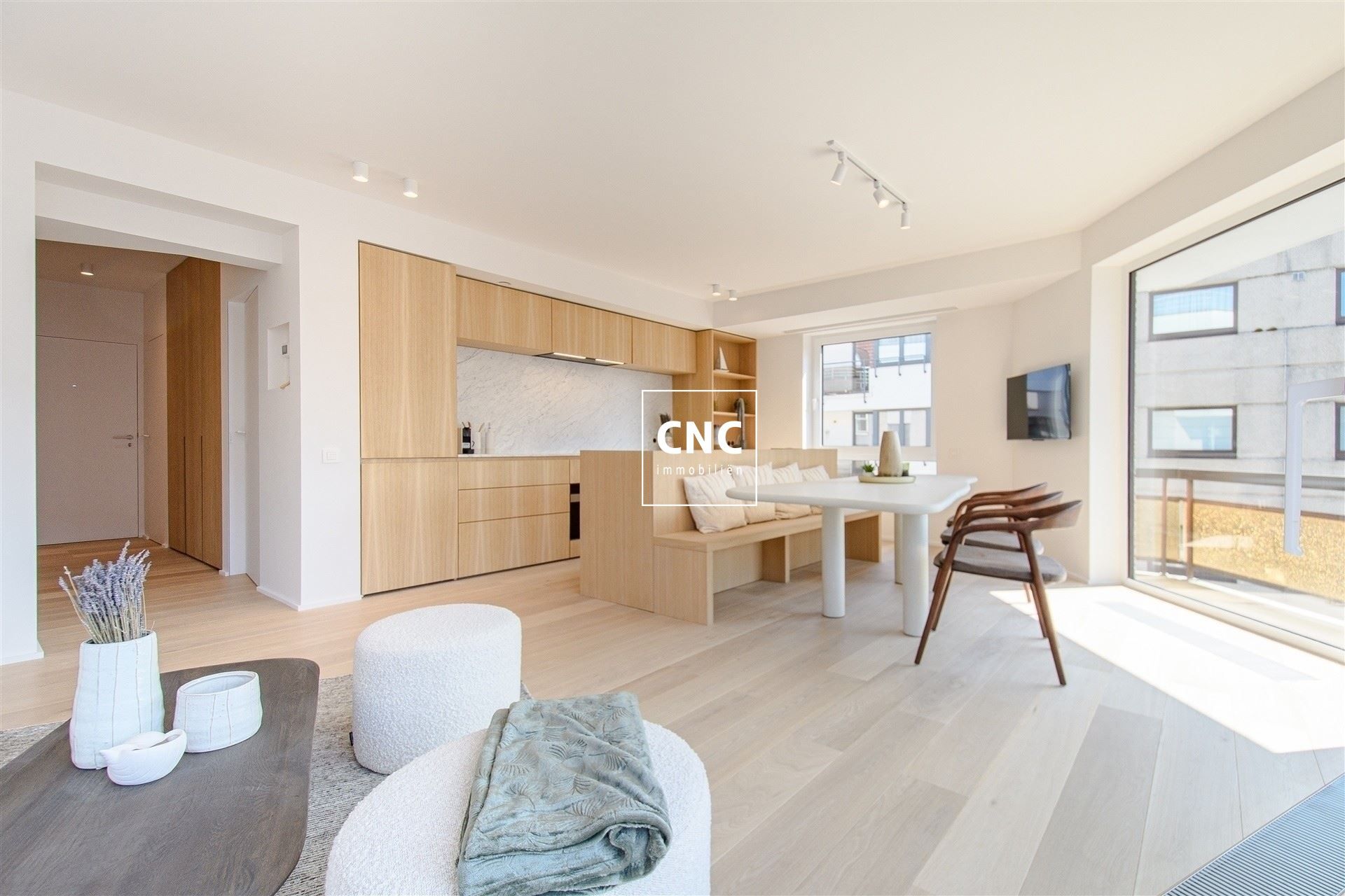 Stijlvol gerenoveerd en zonnig hoekappartement op topligging foto 2