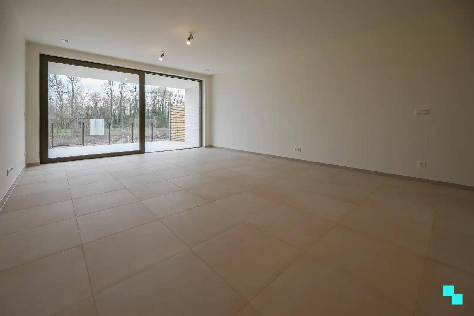 Gelijkvloers tweeslaapkamerappartement met riant terras te Ingelmunster foto 4