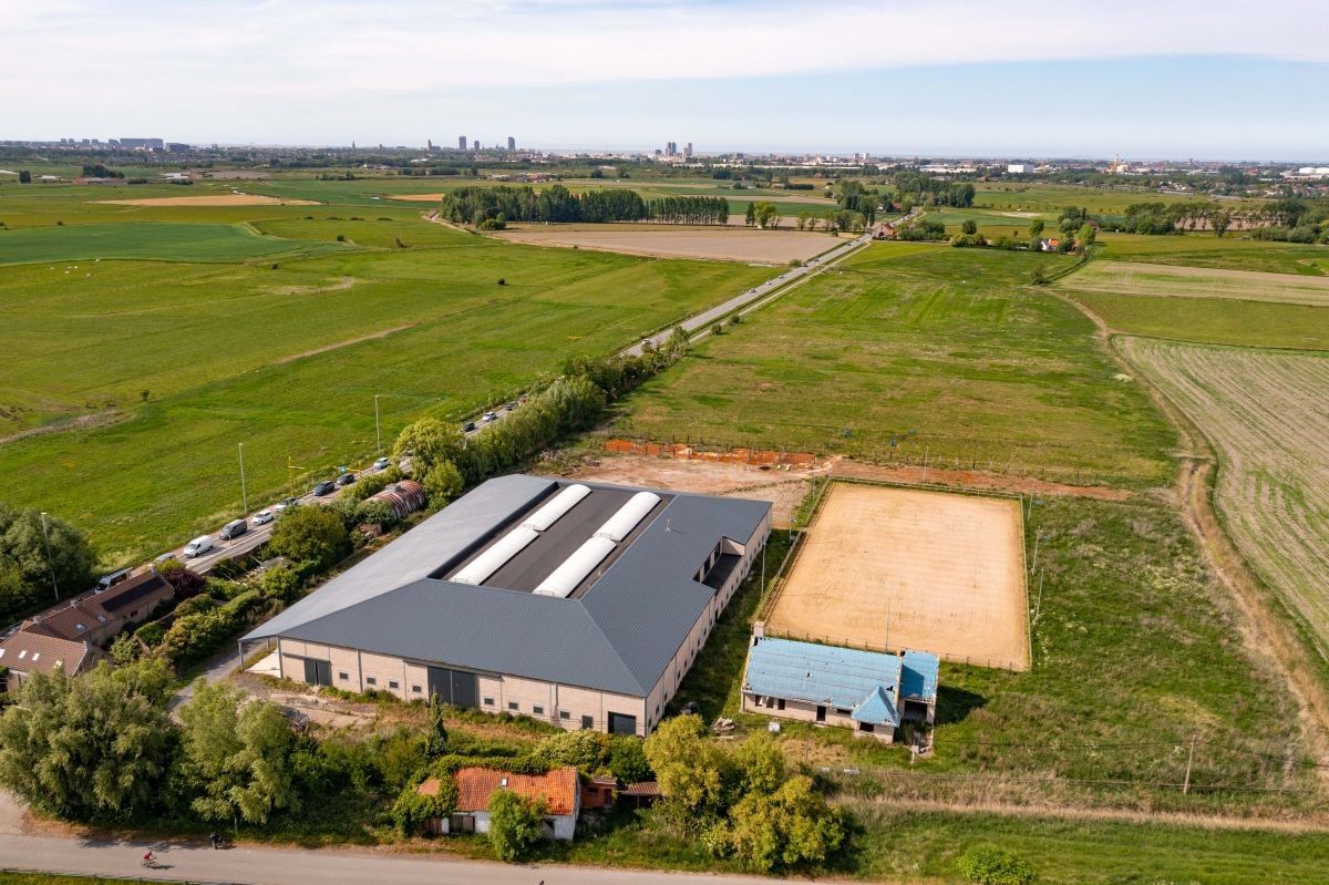 Hippisch complex te koop te Oudenburg dicht bij de kust foto 2