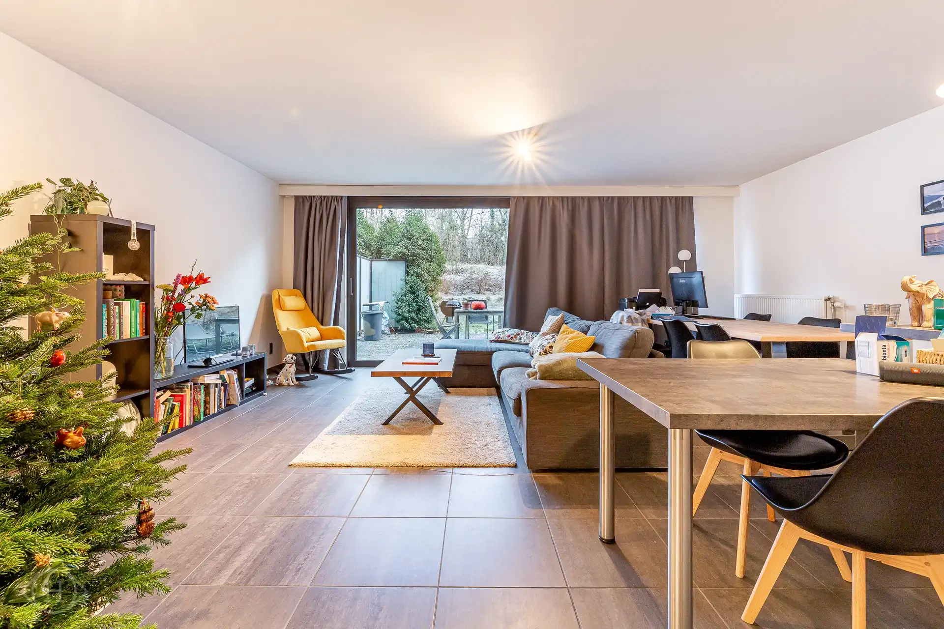 Ruim gelijkvloersappartement met terras foto 2
