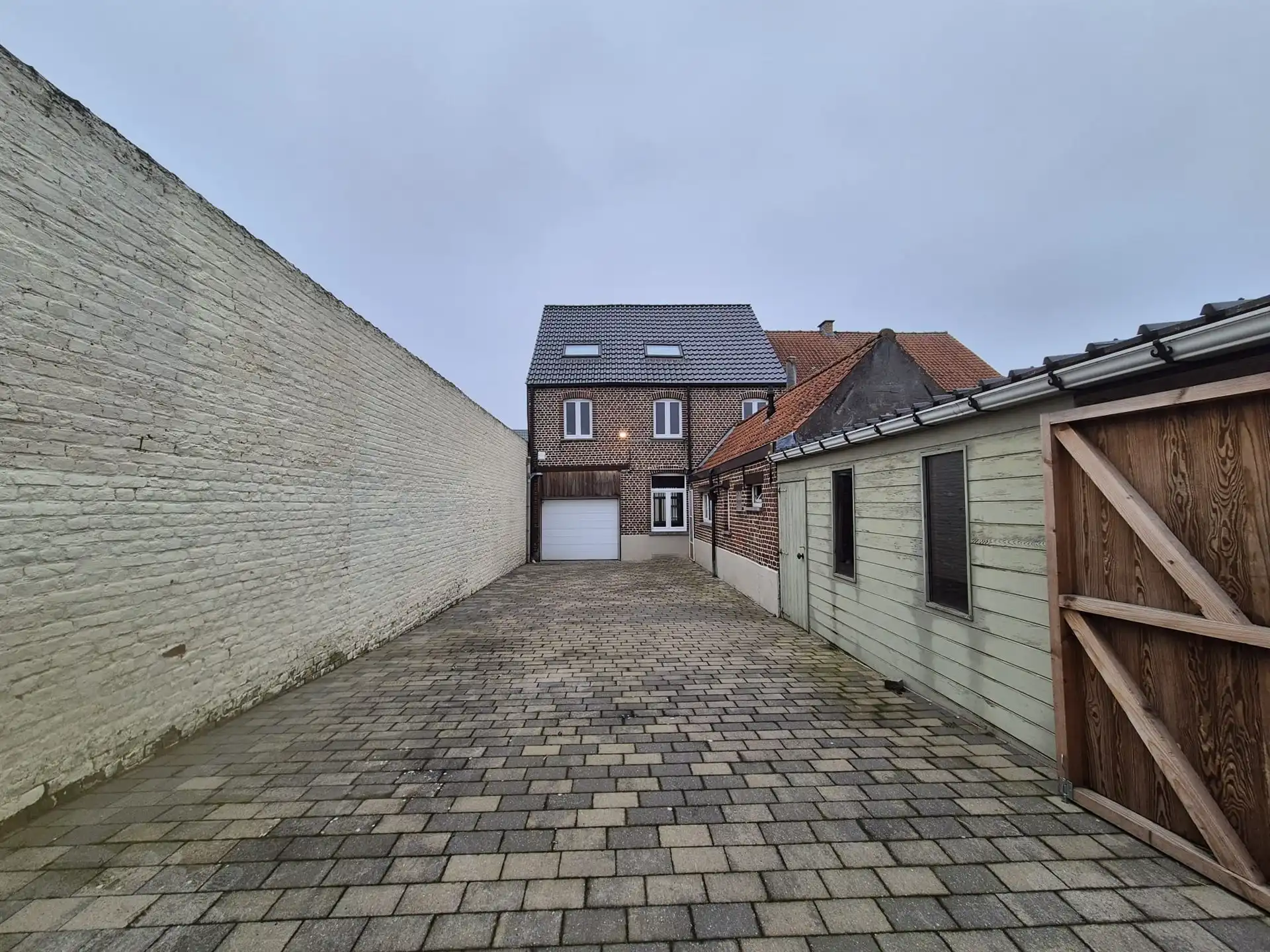 Ruime en instapklare woning met grote tuin en garage. foto 9