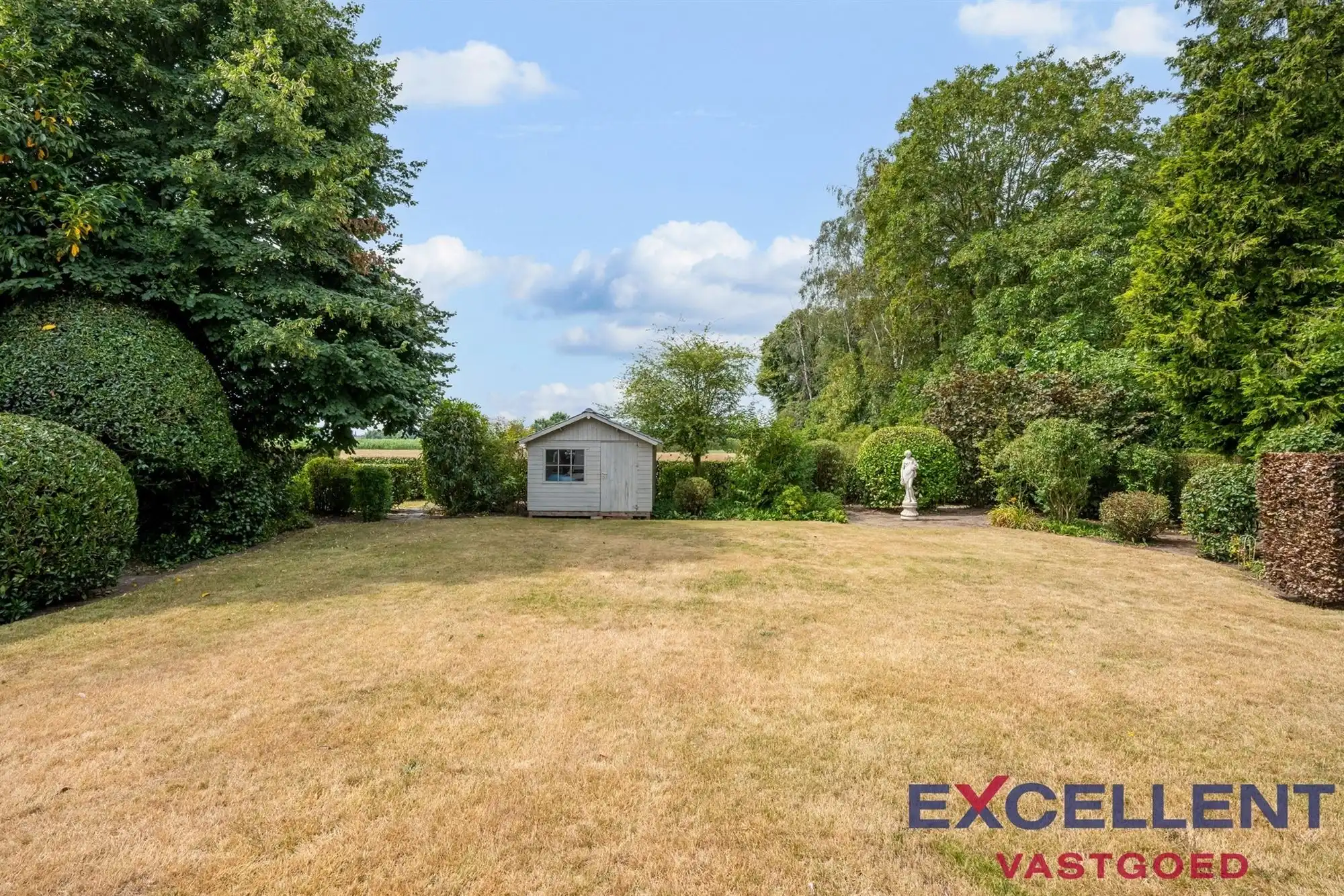 Modern gerenoveerde en riante villa met verzicht te koop foto 30