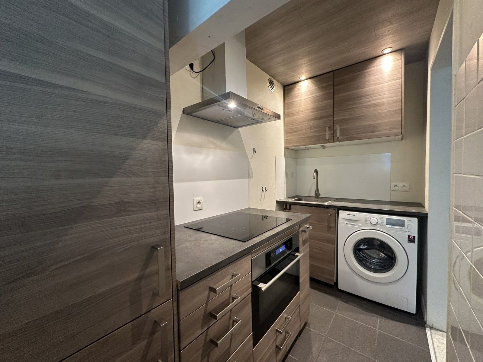 Ruime studio (56m²) met prachtig uitzicht aan het stadspark! foto 10