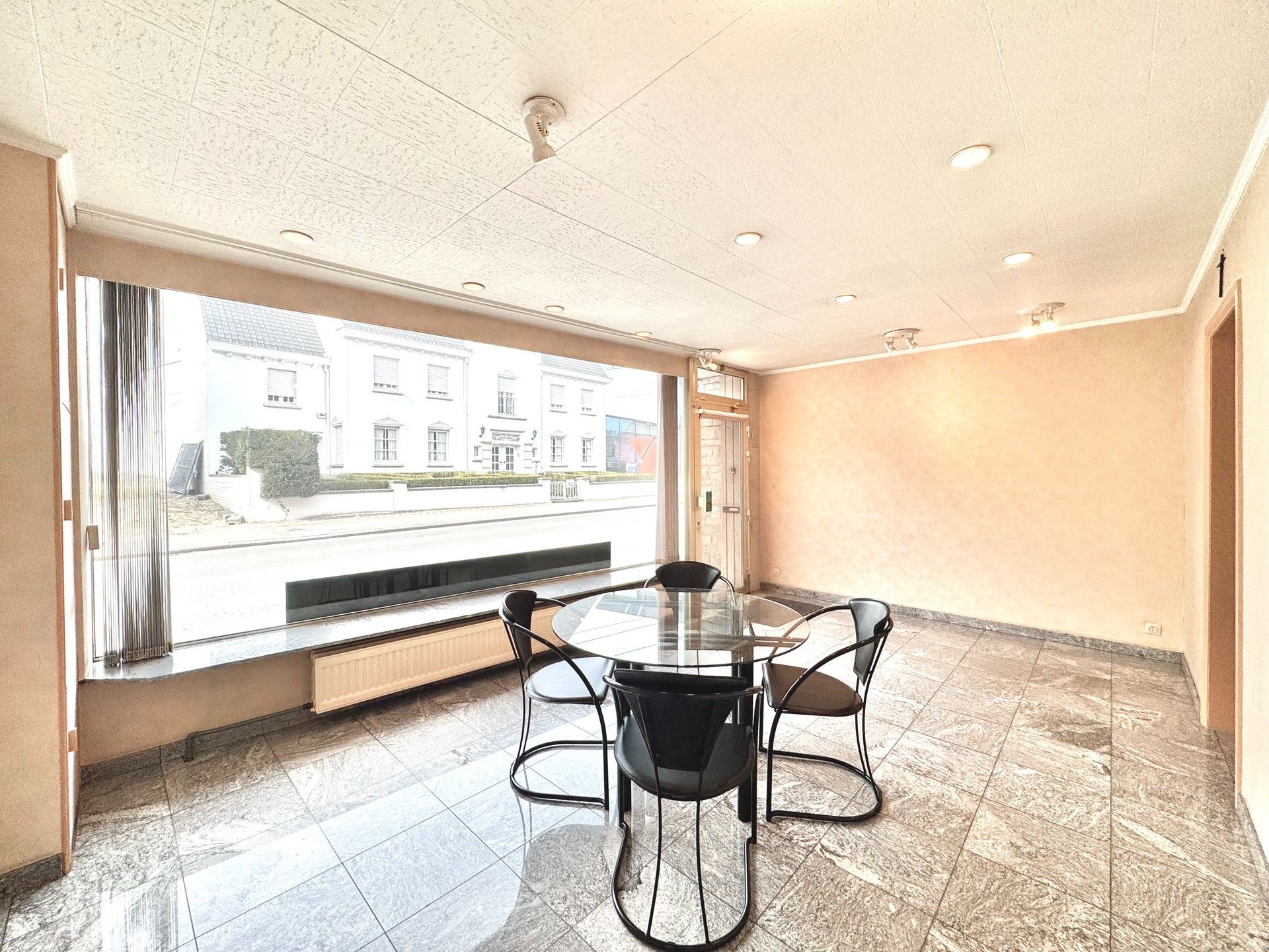 RUIME WONING MET MAGAZIJN EN UITWEG op 493 m² foto 7