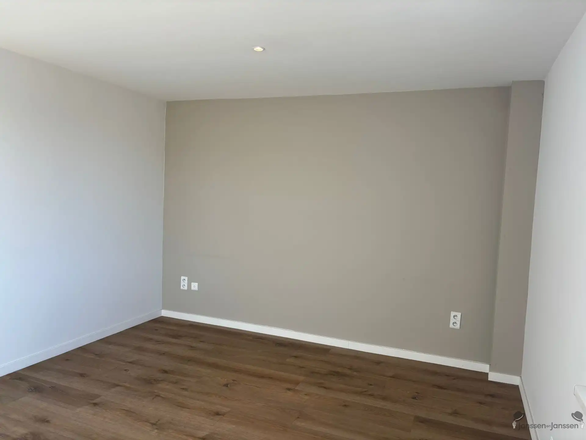 Ruim en volledig vernieuwd appartement met grote leefruimte in Sint-Lenaarts foto 17