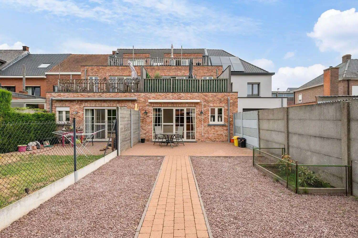 Instapklaar gelijkvloers appartement met tuin, terras en parkeerplaats. foto 21
