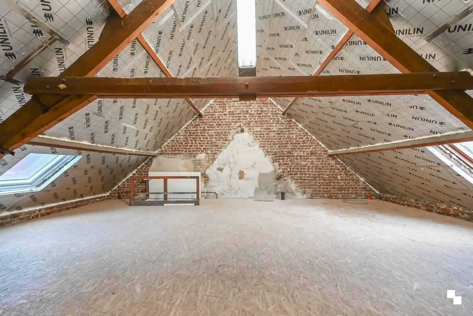 Gerenoveerde woning nabij centrum Izegem foto 24
