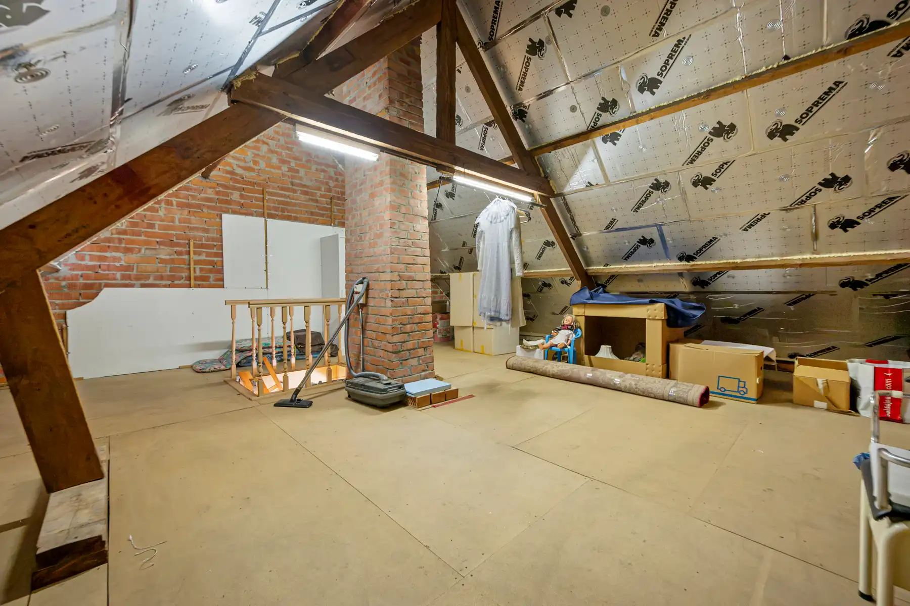 Woning met 2 garageboxen en tuin  foto 18