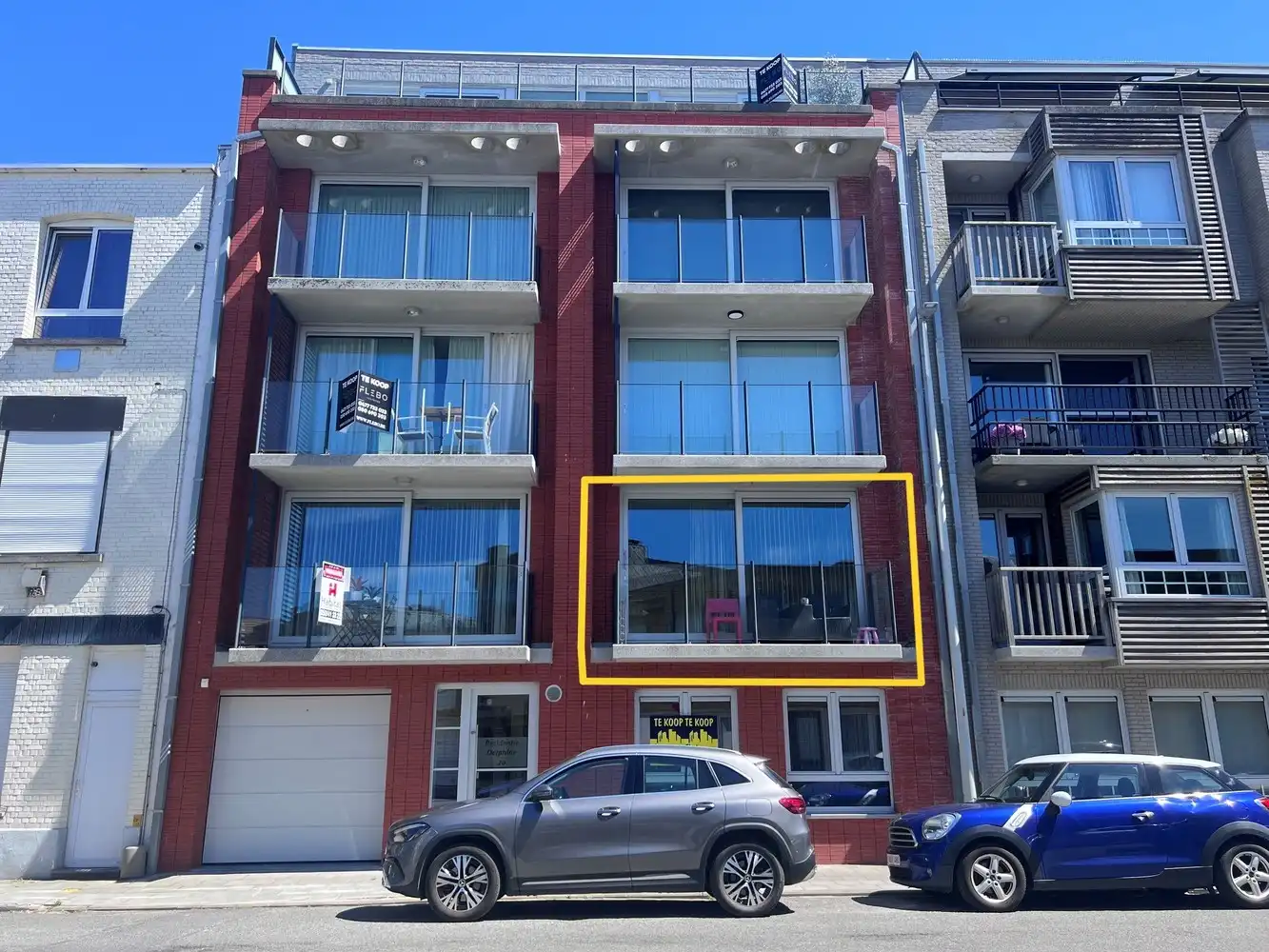 Lichtrijk appartement met 2 slaapkamers en terras op wandelafstand van zeedijk. foto {{pictureIndex}}