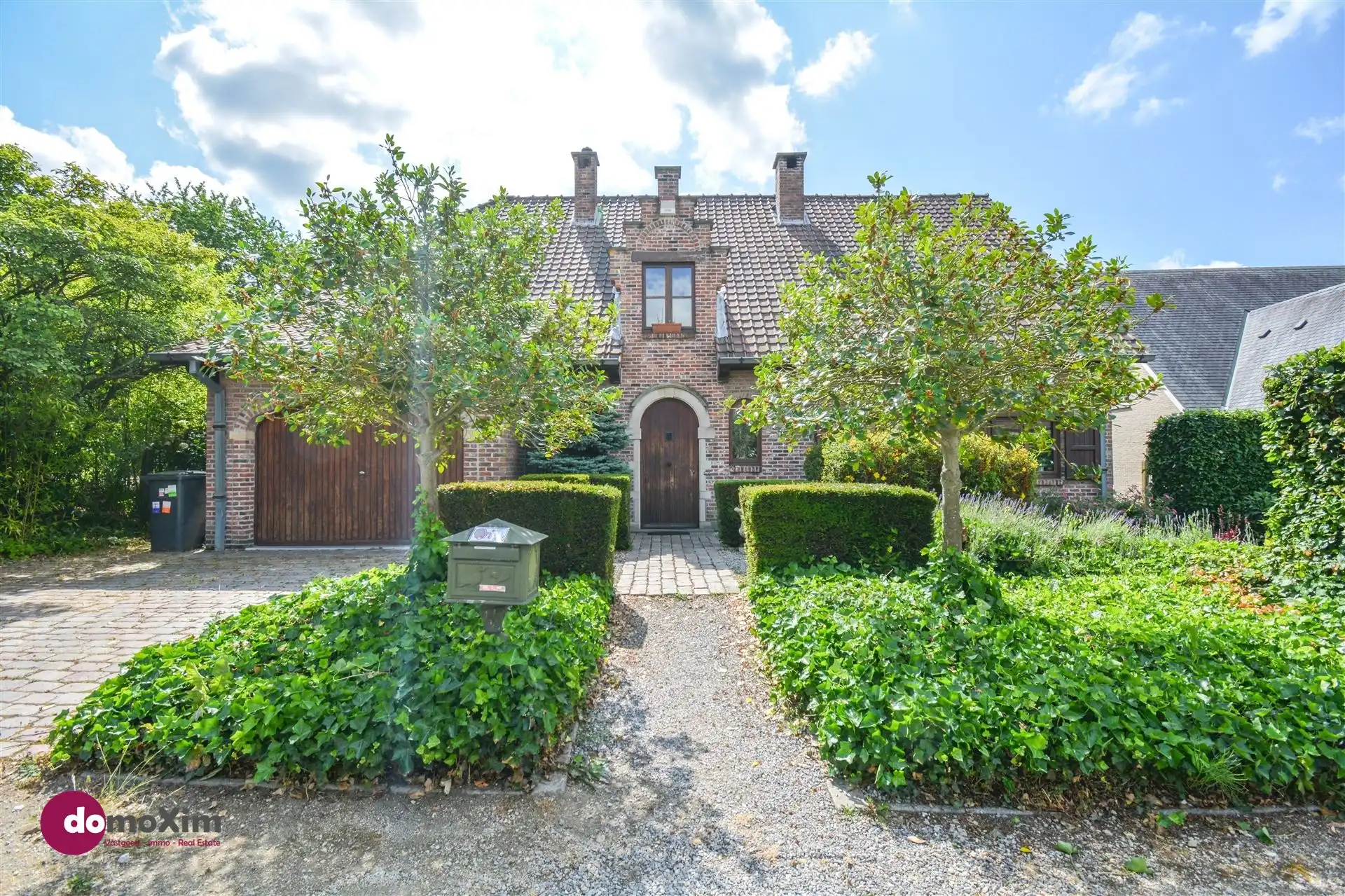 Mooie villa met 4 slaapkamers en een prachtige tuin in Zaventem foto {{pictureIndex}}