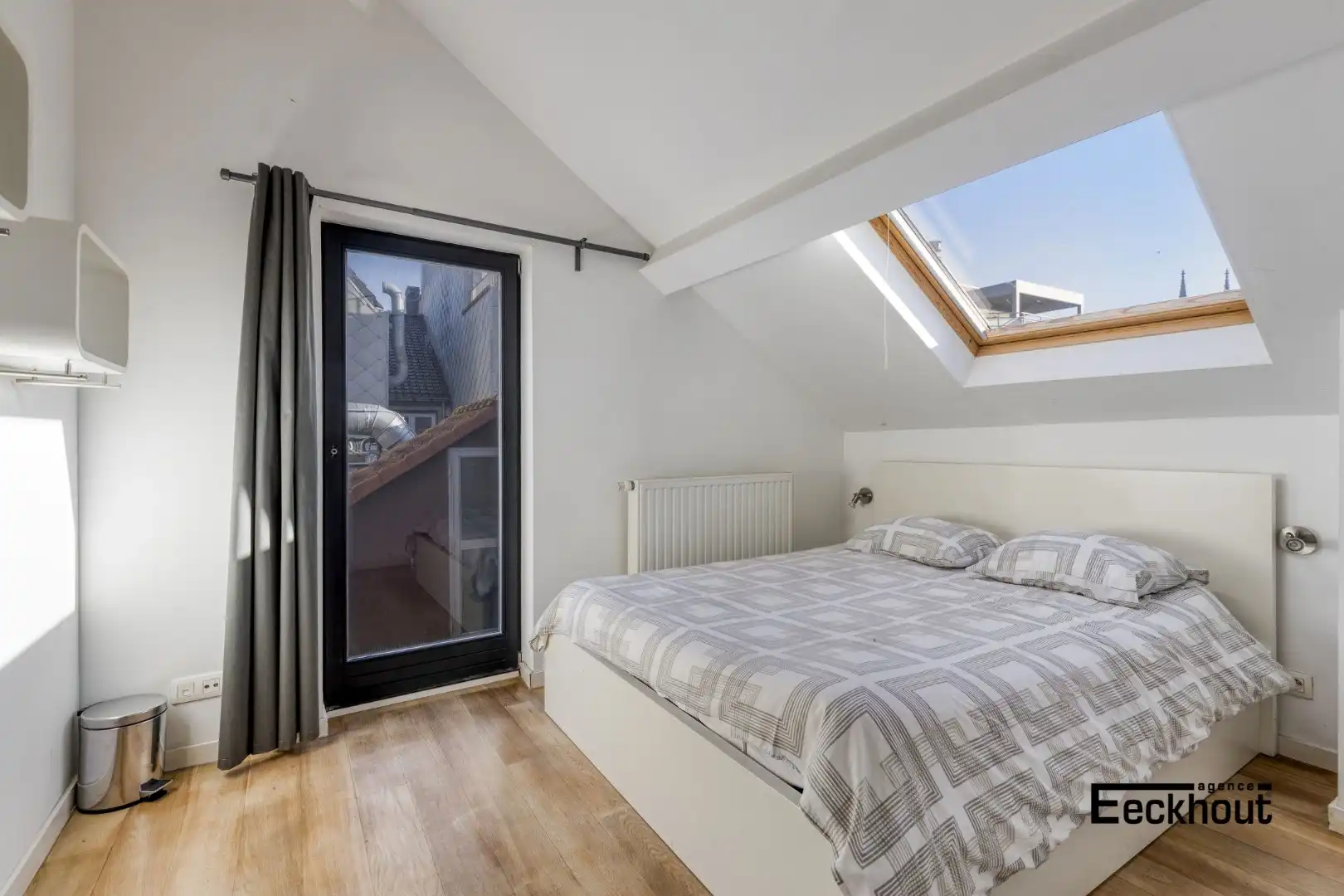 Commercieel pand met woonst op topligging in centrum Oostende! foto 17