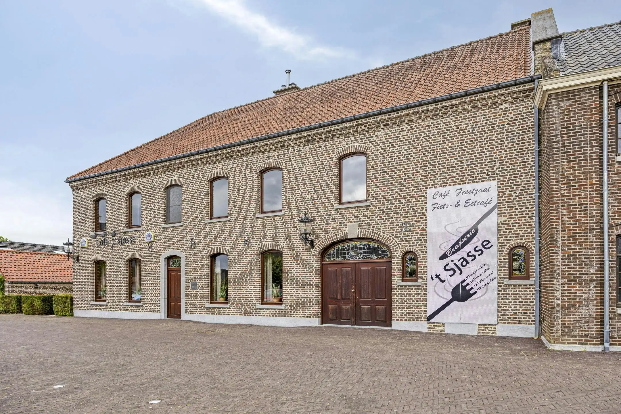 Handelshuis met café en feestzaal + bouwgrond te koop in Tongerlo  foto 37