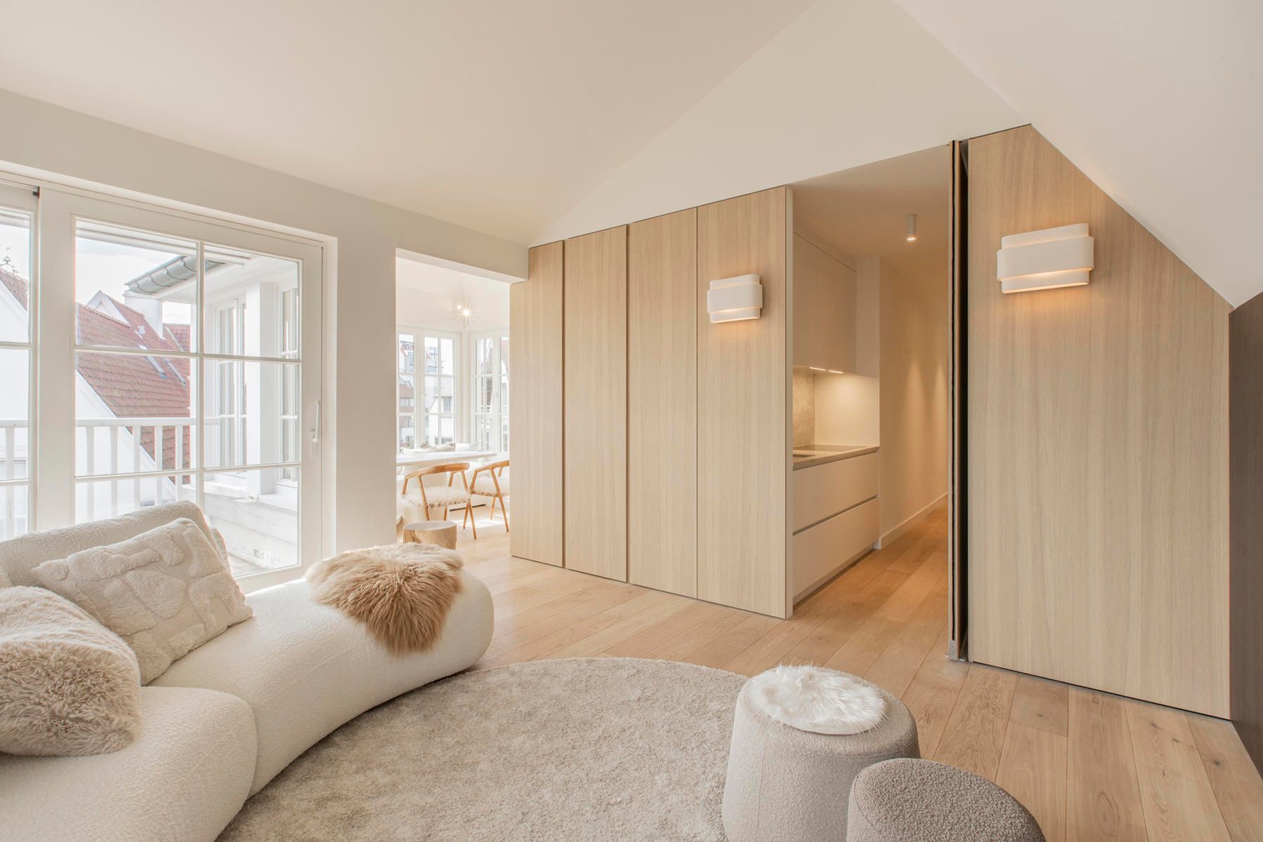 Volledig gerenoveerde penthouse in villa-residentie foto 9