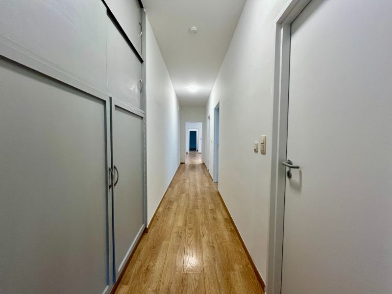 RUIM GELIJKVLOERS APPARTEMENT TE HUUR IN GENT foto 3