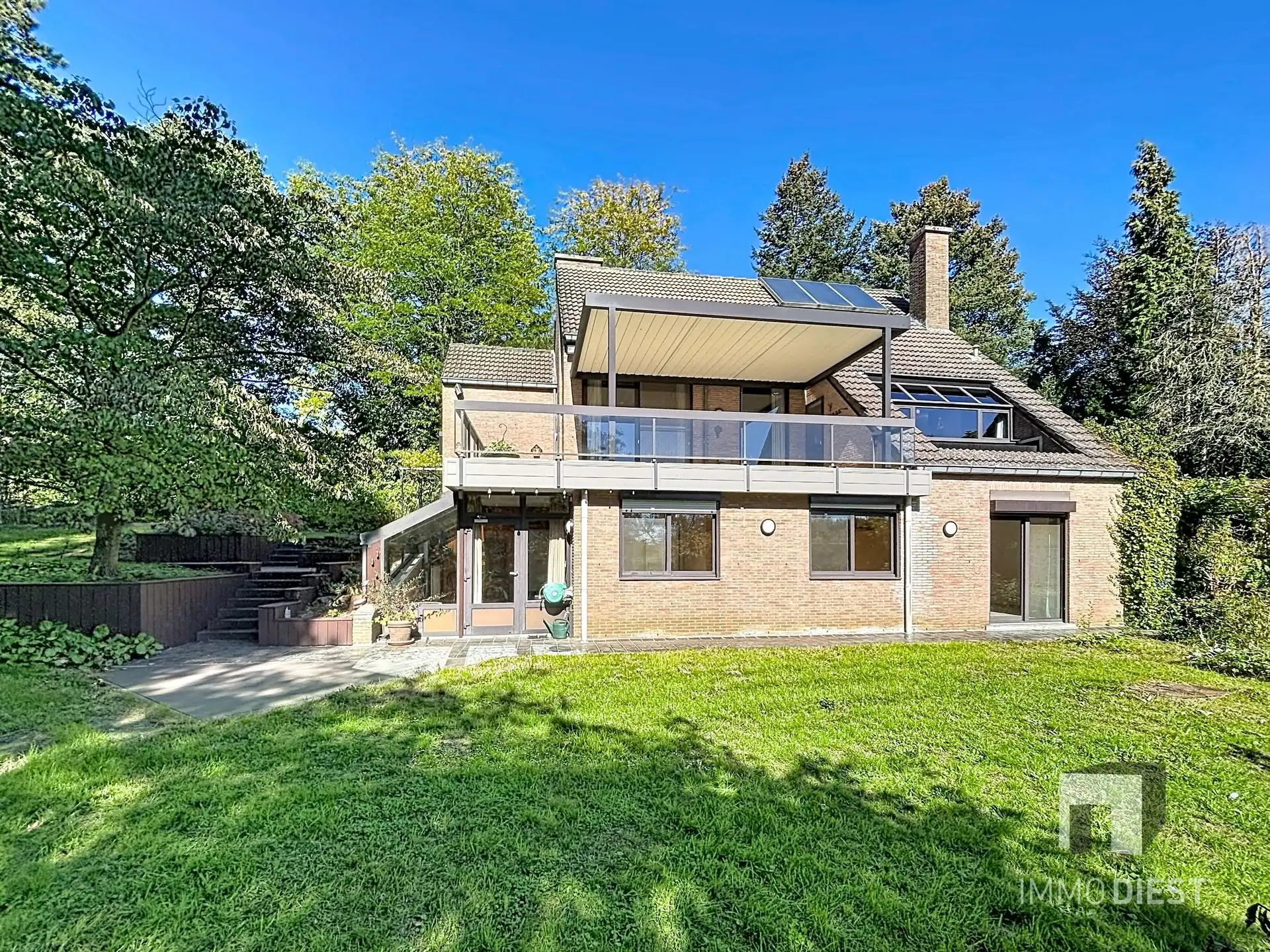 Prachtig gelegen villa met uniek ontwerp op 57a 74ca én achterliggende vijvers op 75a 54ca. foto 43