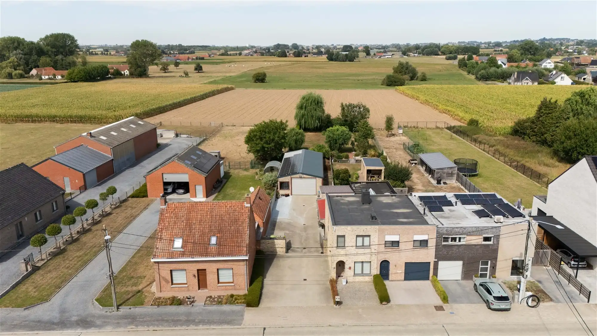 Woning met loods foto 2