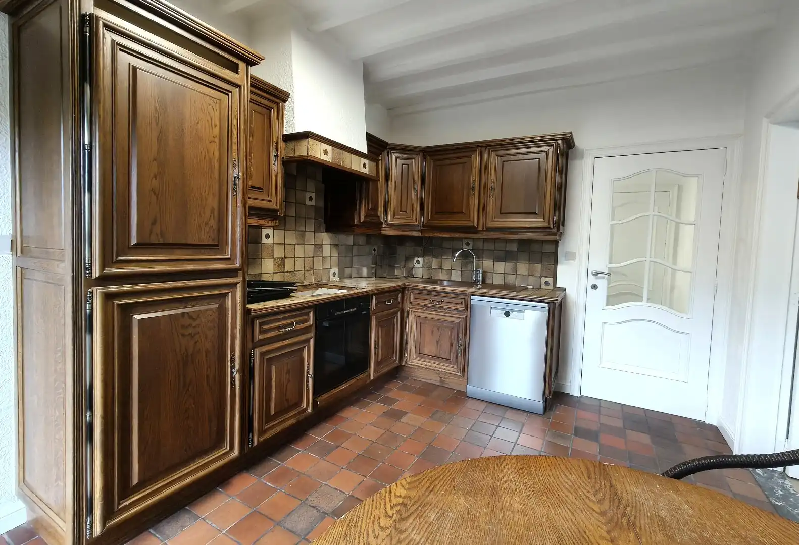 GELIJKVLOERS APPARTEMENT MET GARAGE foto 5