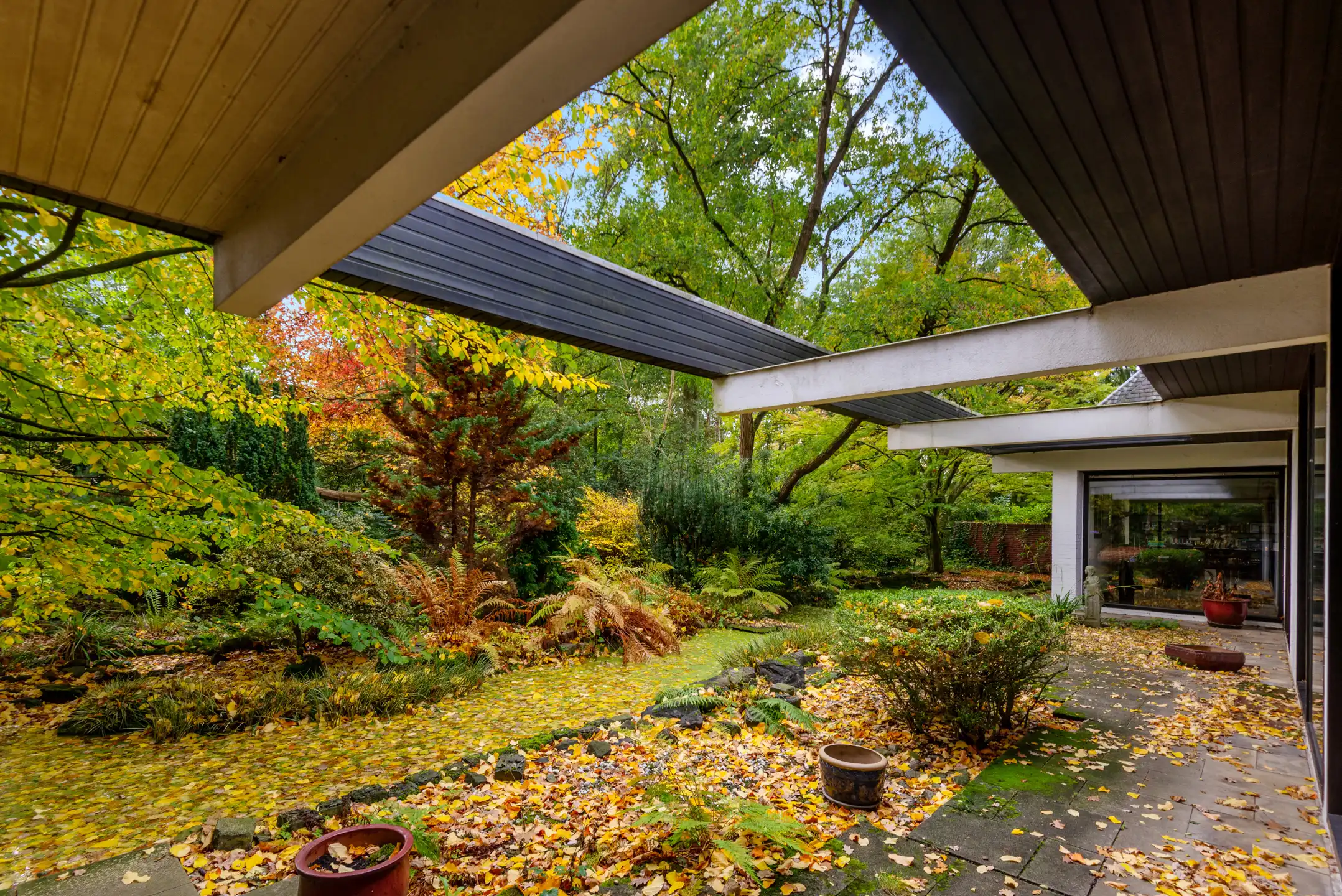 Verscholen in de natuur, in 1 van de mooiste lanen van Vriesdonk, rustig en residentieel: Architectenwoning op ca. 5.710 m².  foto 6