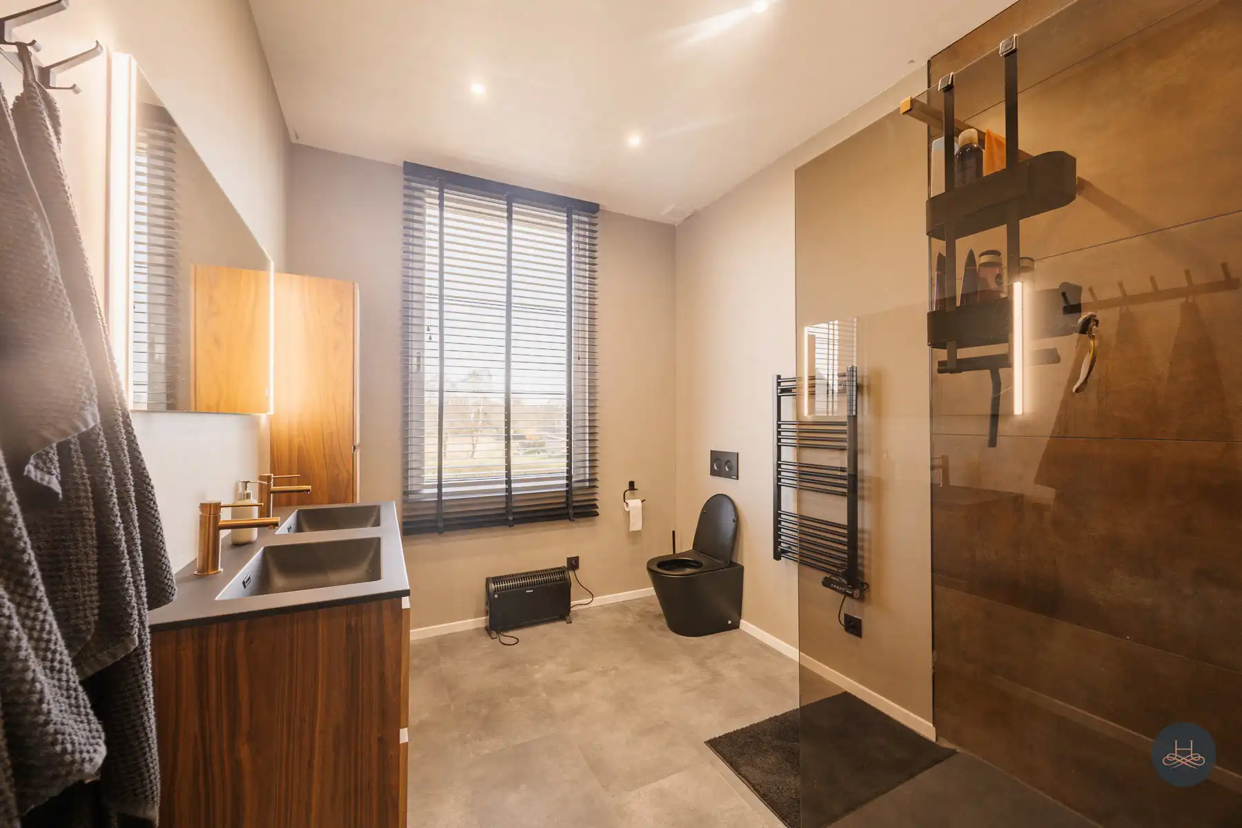 Recent vernieuwde en ruime gezinswoning met tuin en terras foto 18